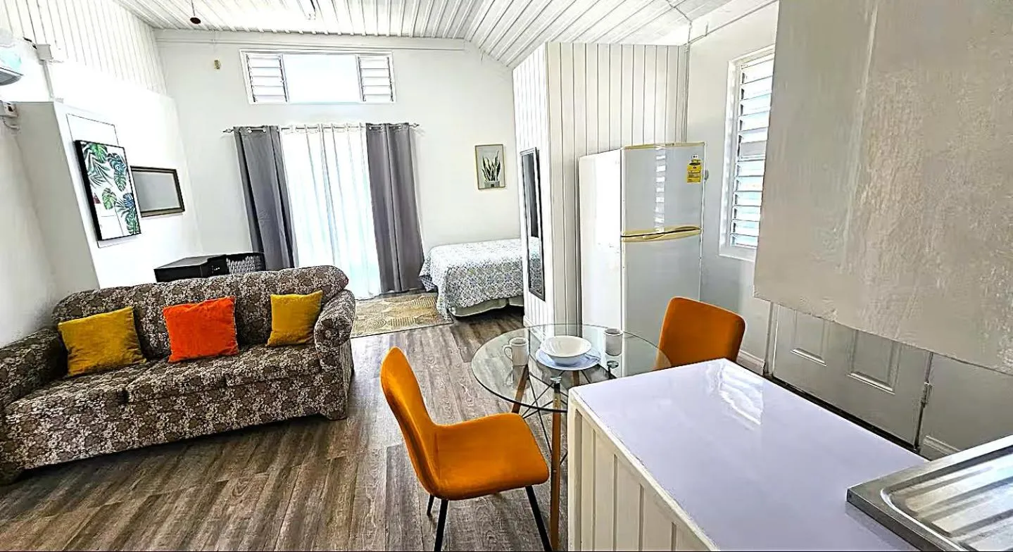 Kitchen or kitchenette in Seacastles by the beach/pool