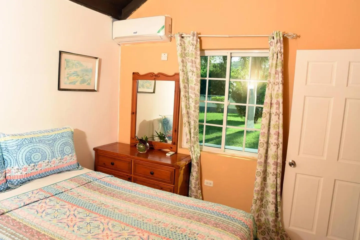 Bed in Seacastles by the beach/pool