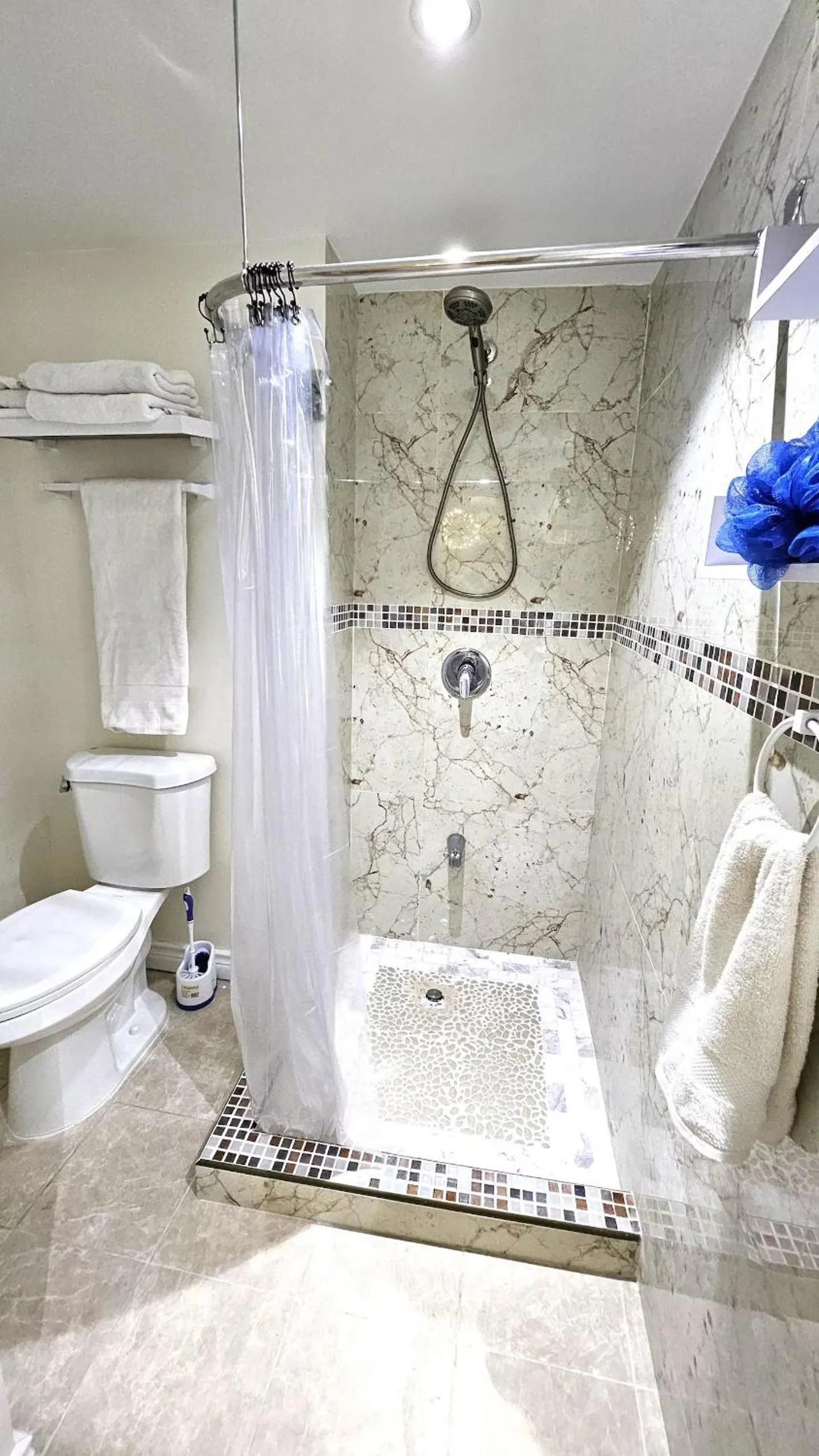 Shower in Seacastles by the beach/pool