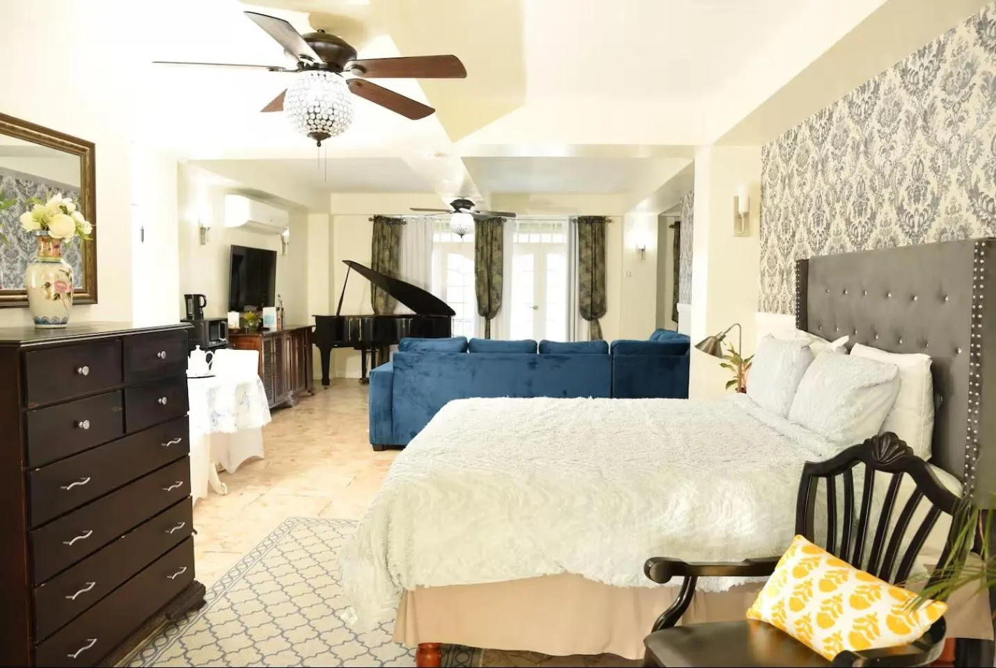 Photo of the whole room, Bed in Seacastles by the beach/pool