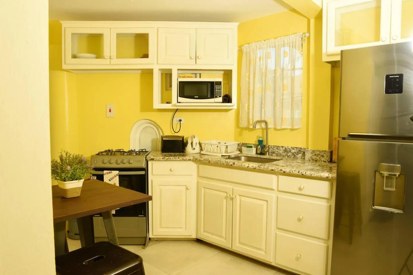 Kitchen or kitchenette in Seacastles by the beach/pool