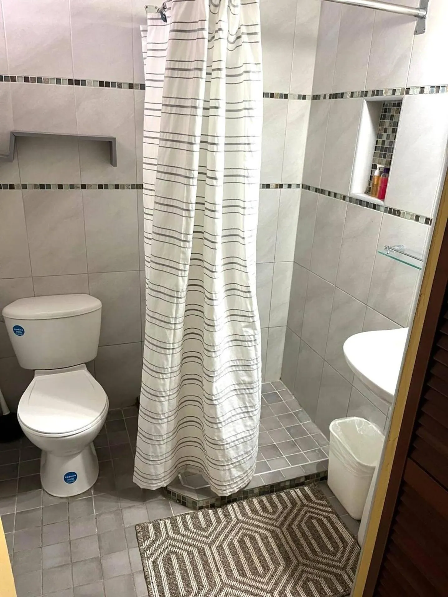 Shower in Seacastles by the beach/pool