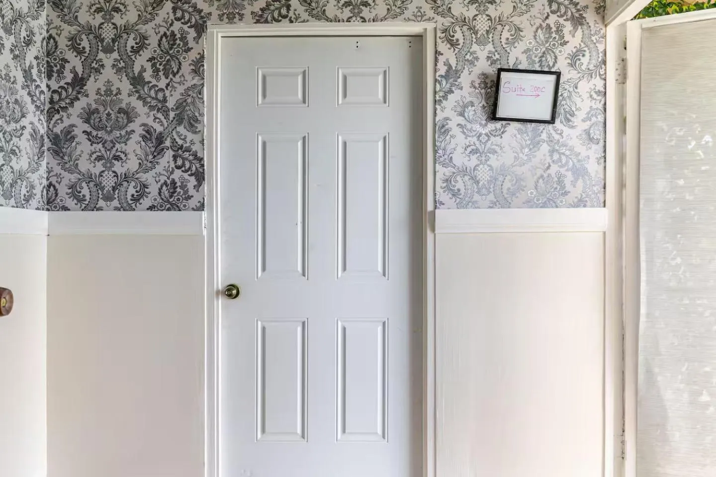 Facade/entrance in Seacastles by the beach/pool