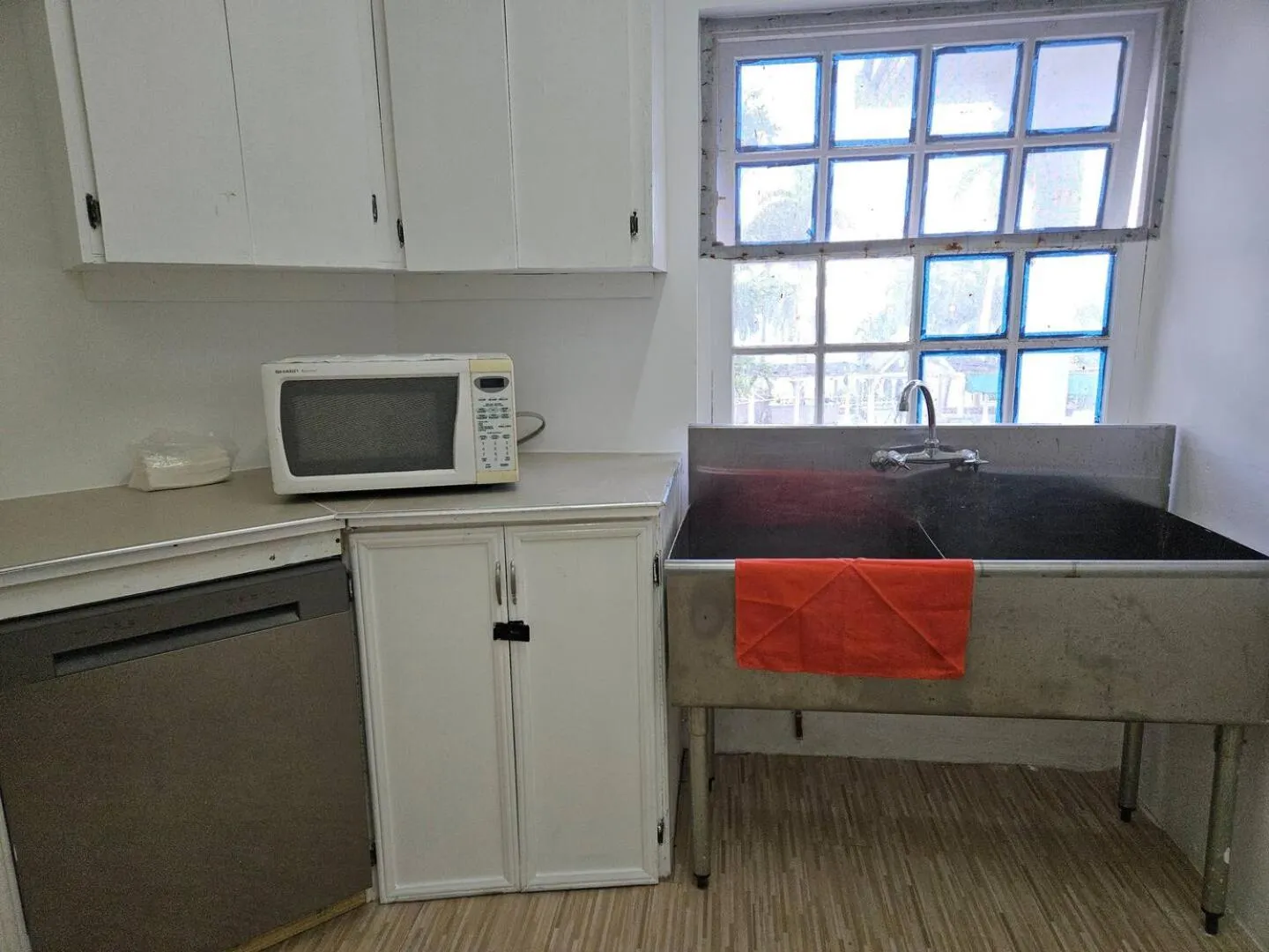 kitchen in Seacastles by the beach/pool