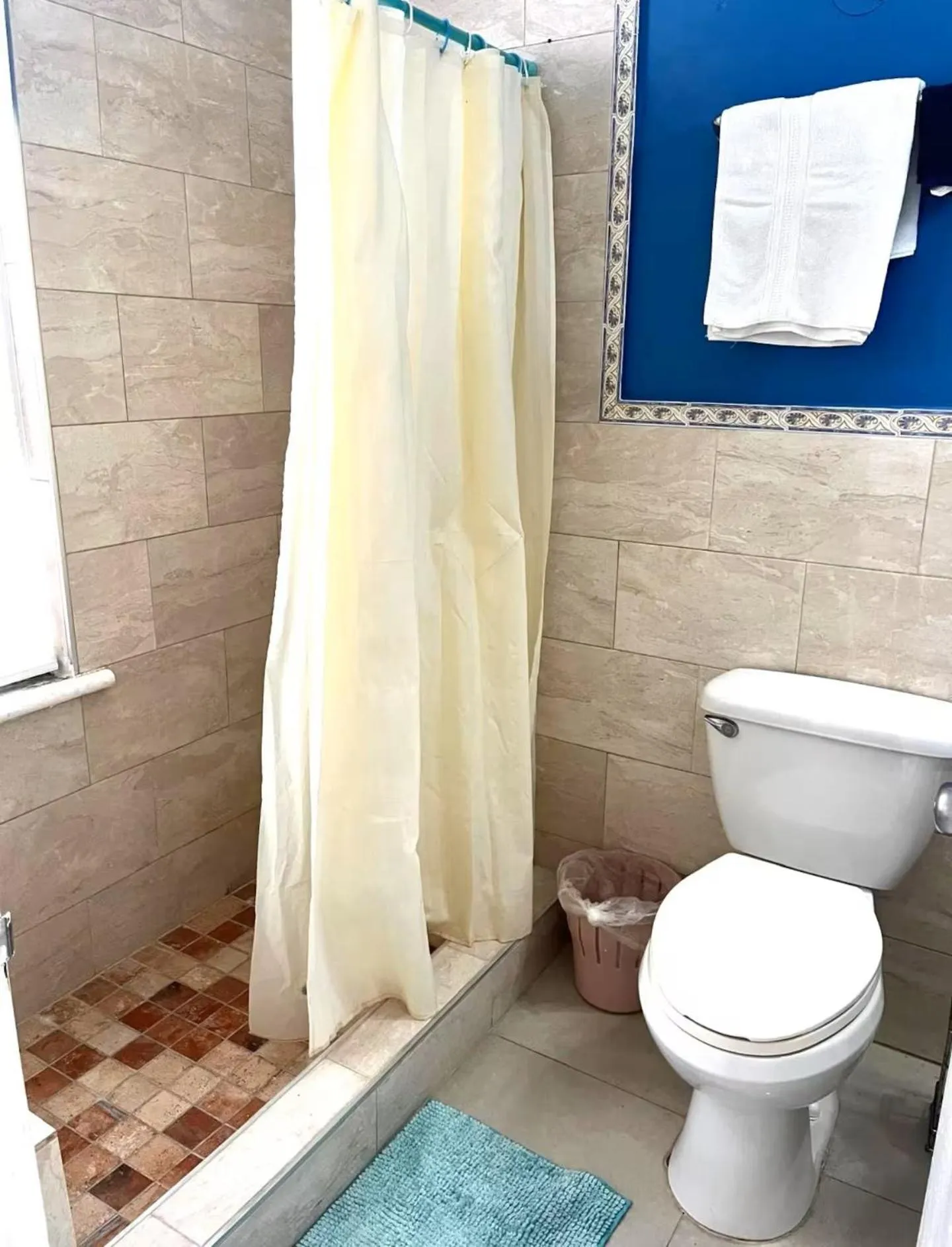 Toilet in Seacastles by the beach/pool