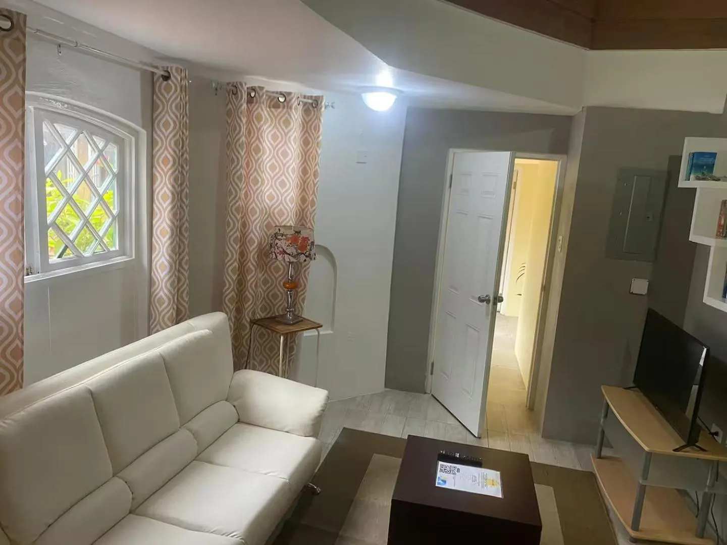 TV and multimedia in Seacastles by the beach/pool