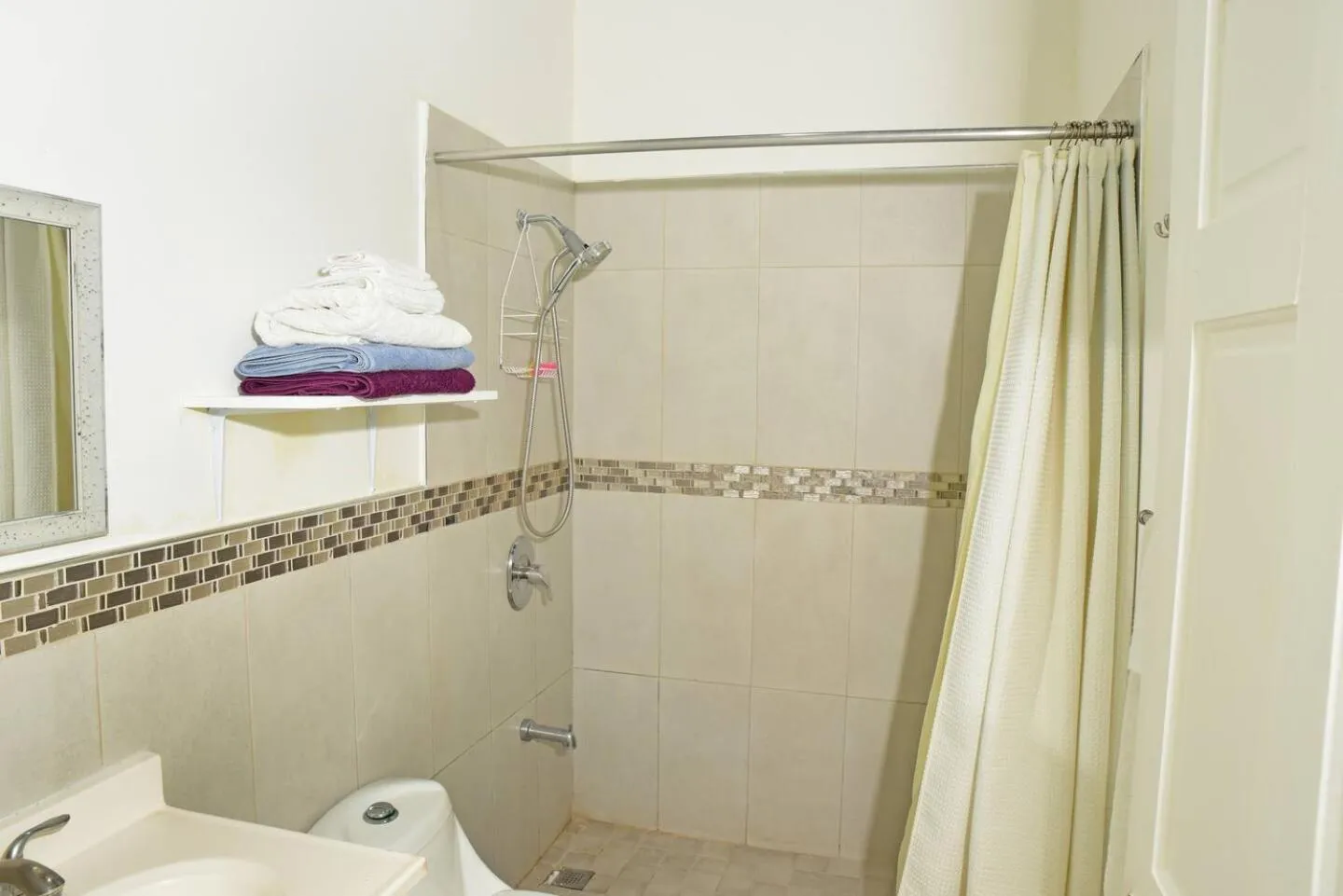 Shower in Seacastles by the beach/pool