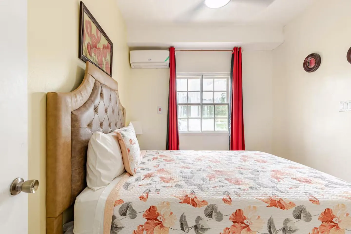 Bed in Seacastles by the beach/pool