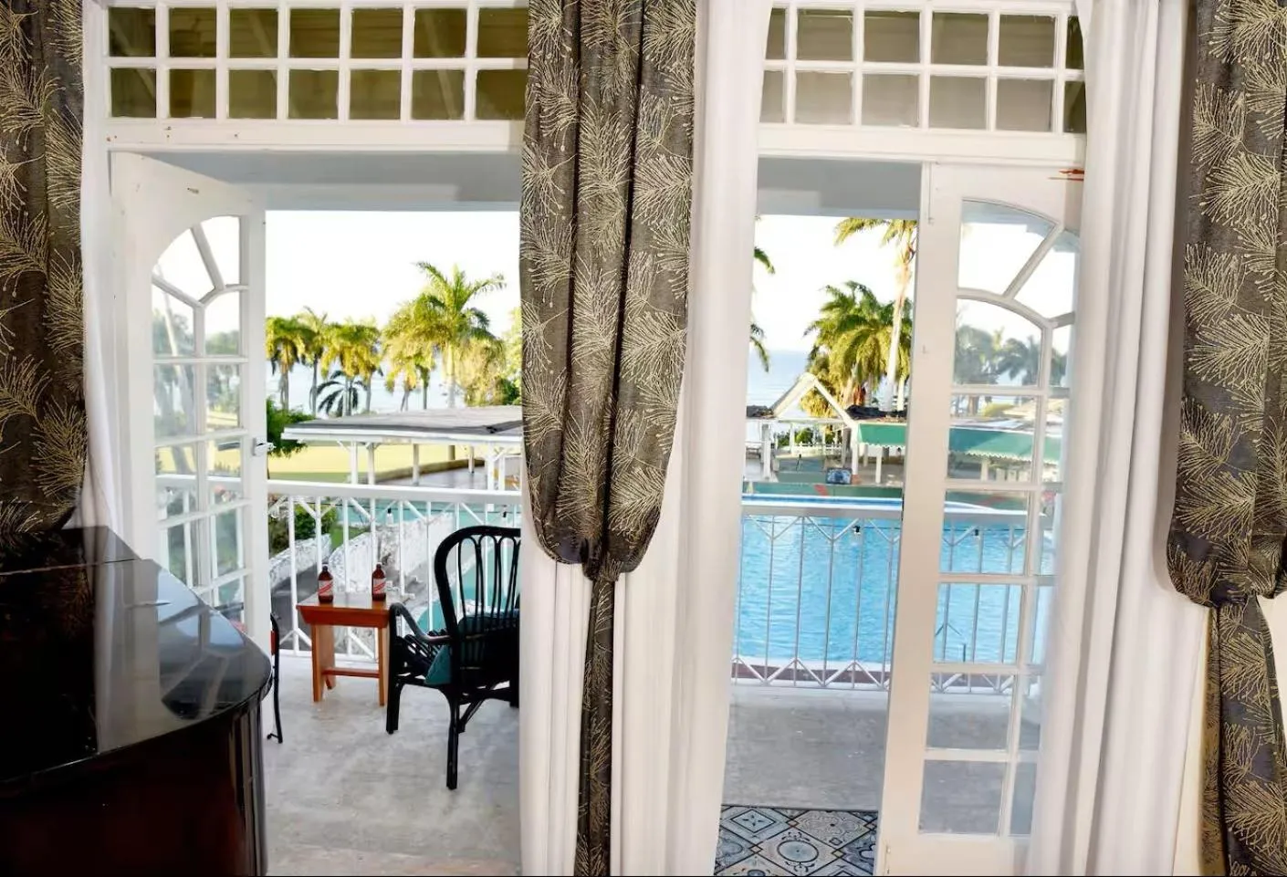 Patio in Seacastles by the beach/pool