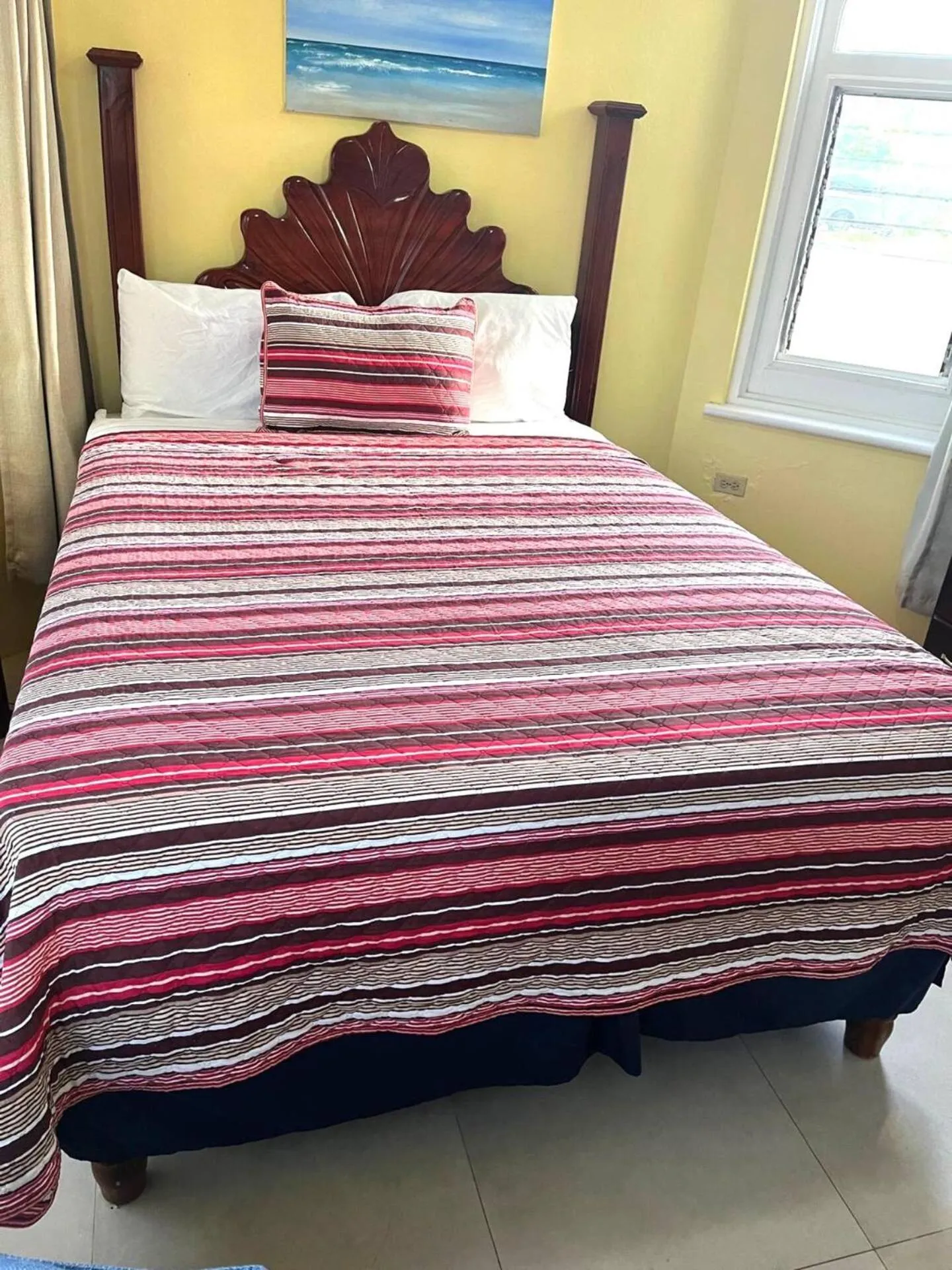 Bed in Seacastles by the beach/pool