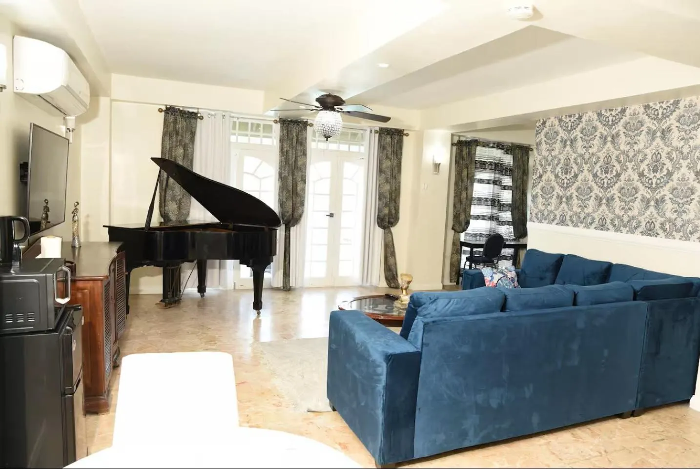 Living room in Seacastles by the beach/pool