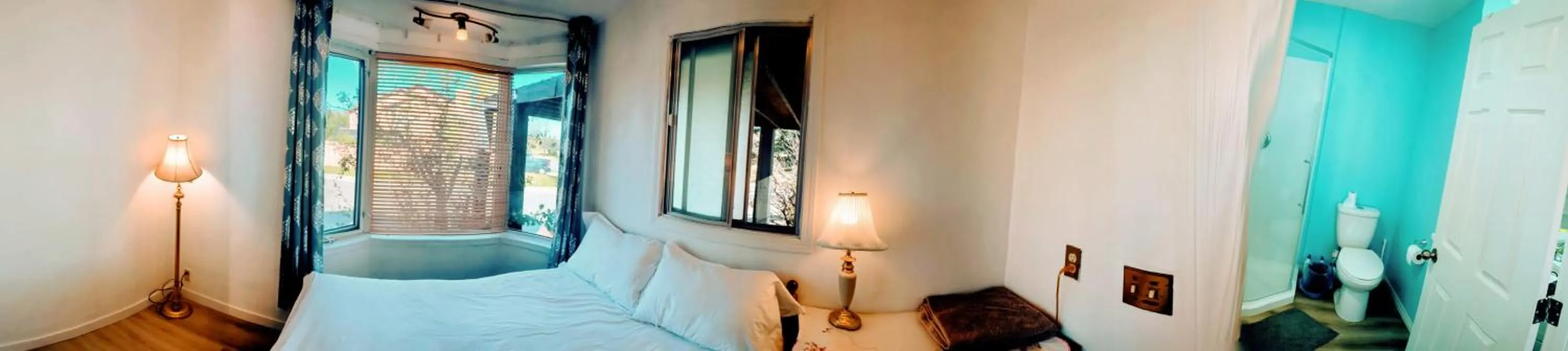 Bed in Calgary Star Cozy Home