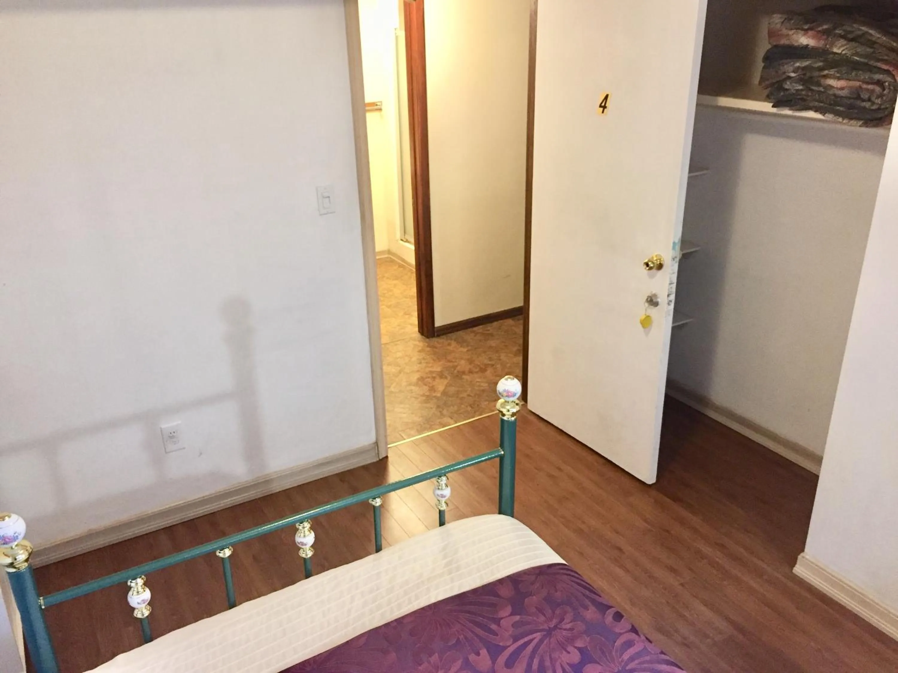 Bedroom, Bed in Calgary Star Cozy Home