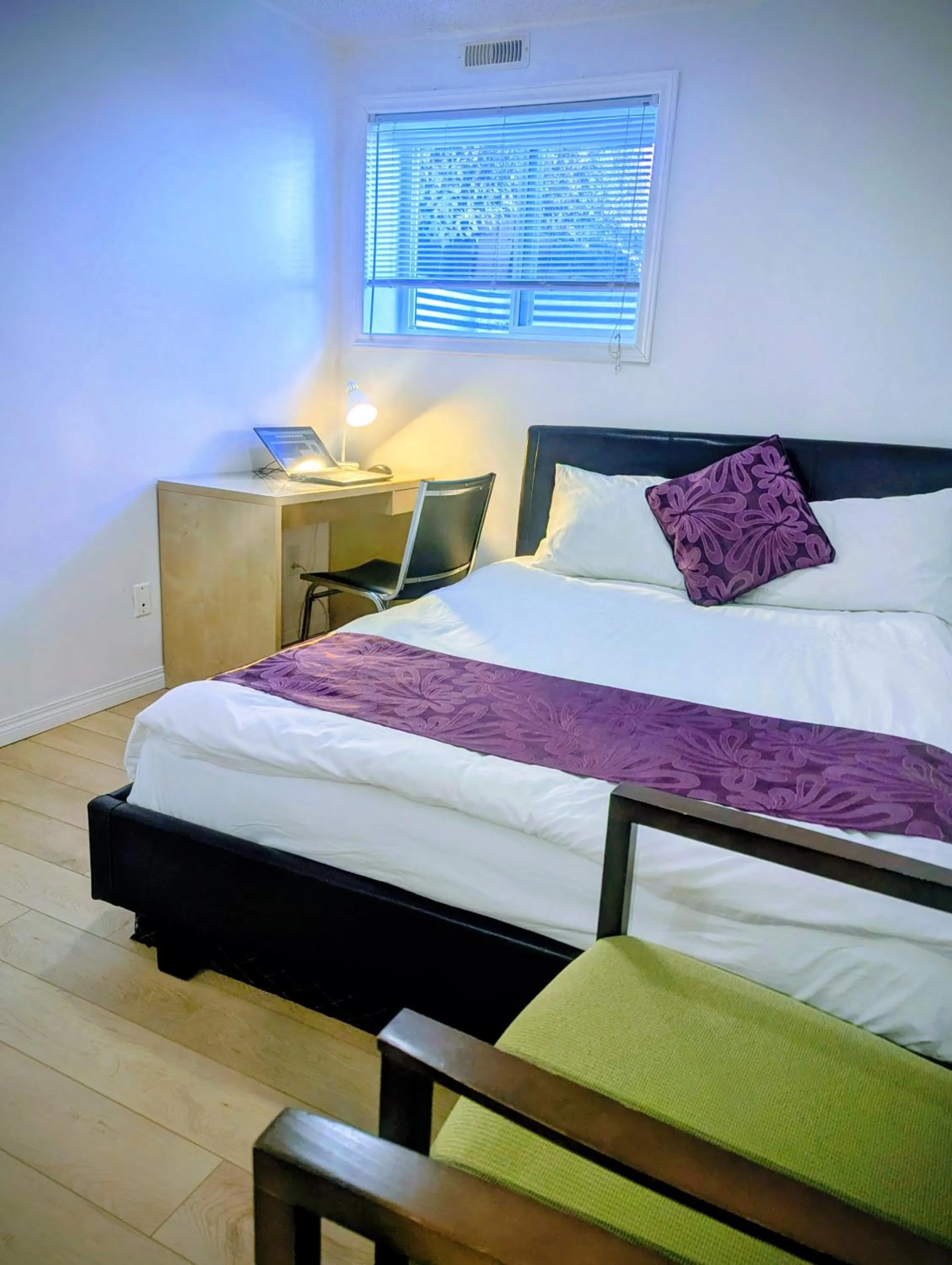 Bed in Calgary Star Cozy Home