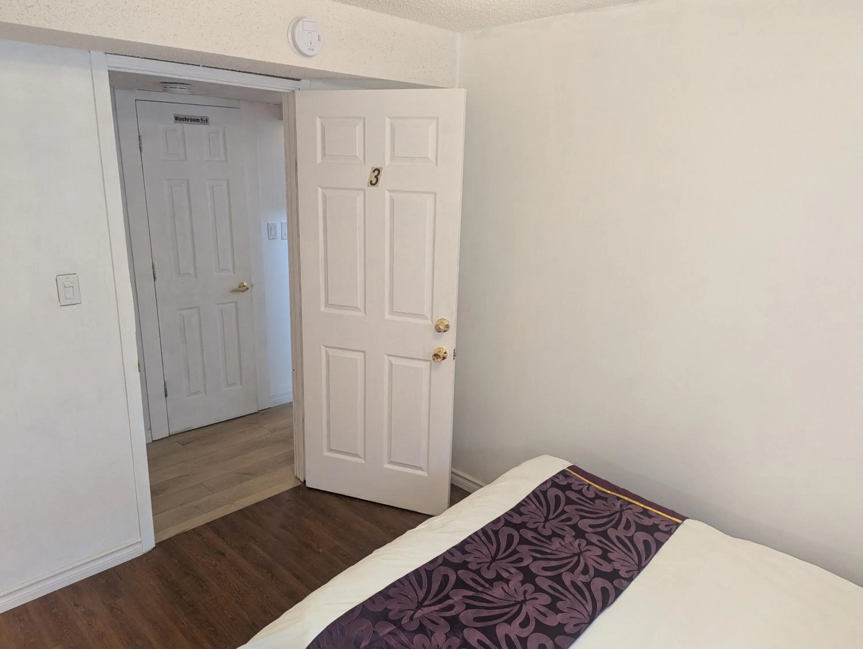 Bed in Calgary Star Cozy Home