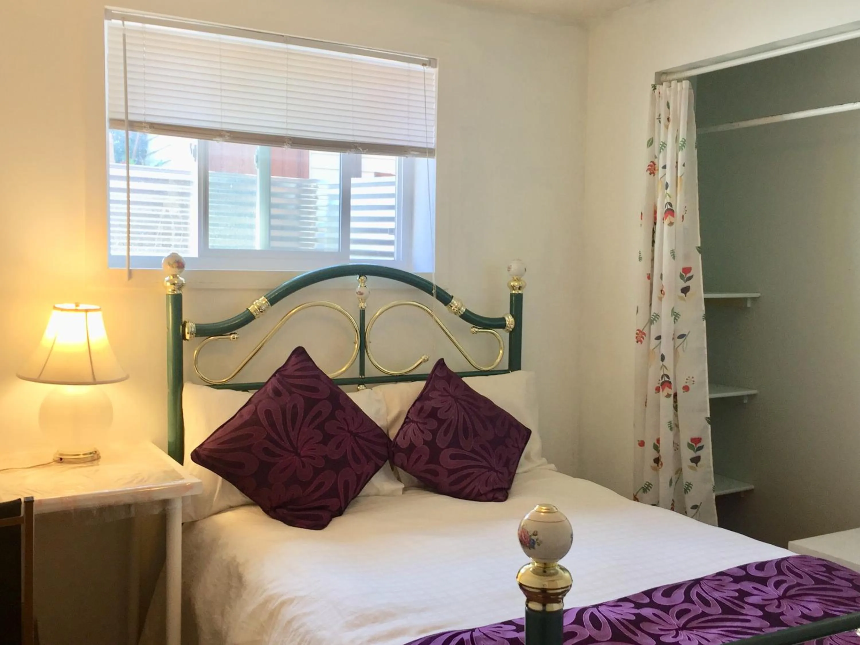 Bed in Calgary Star Cozy Home