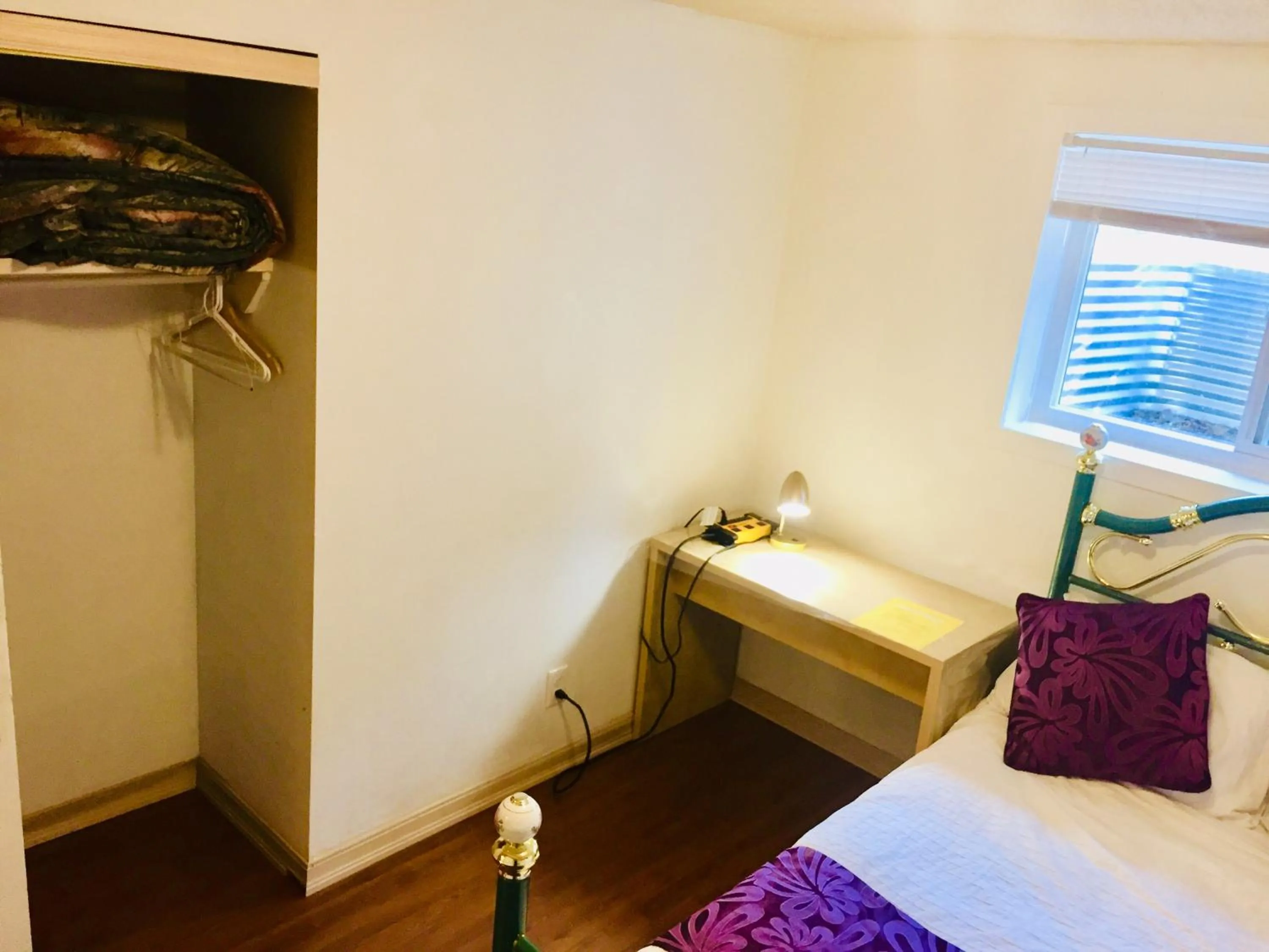 Internal: Not applicable to any particular room, Bed in Calgary Star Cozy Home