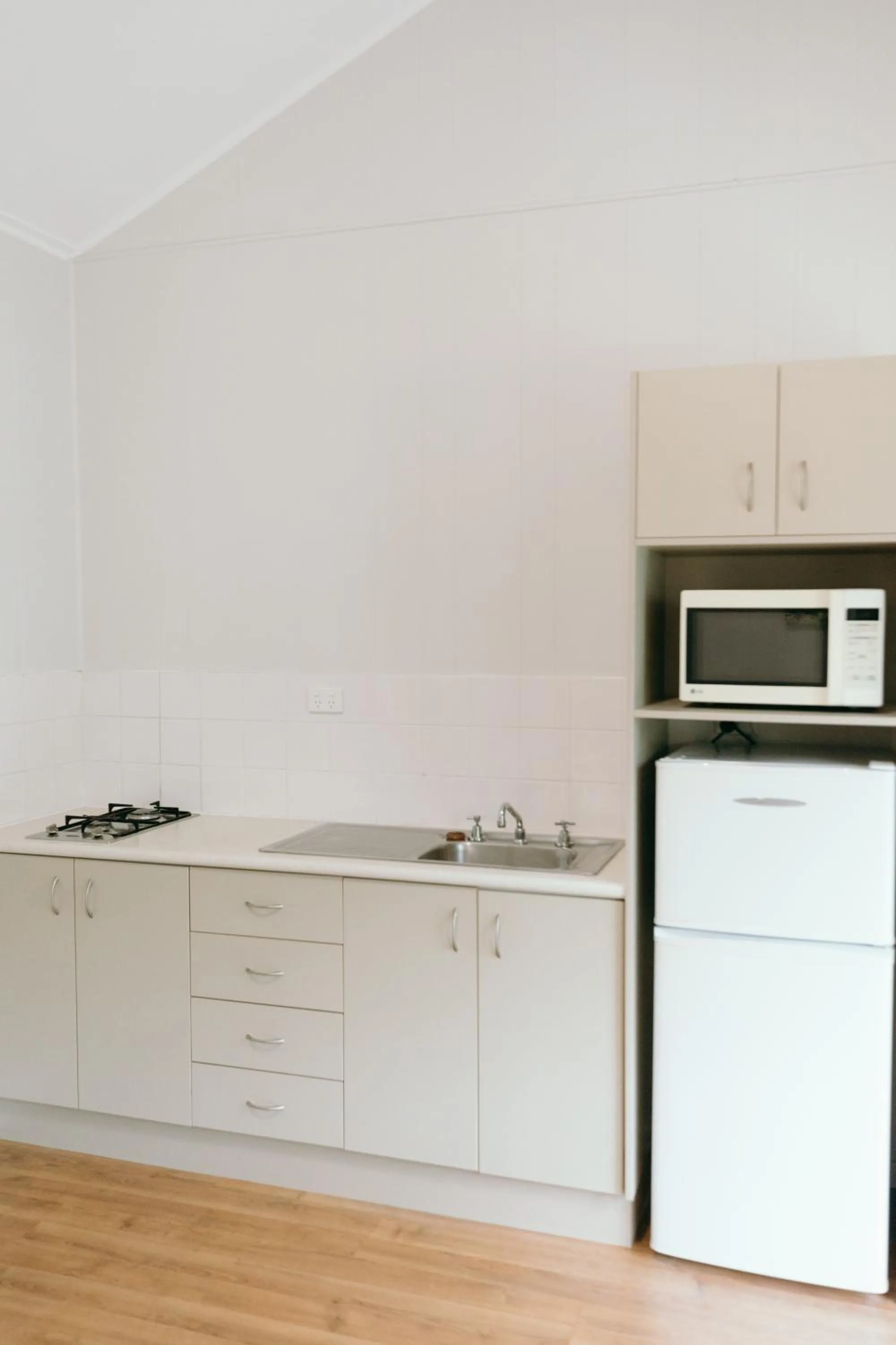 Kitchen or kitchenette in Somerset Apartments