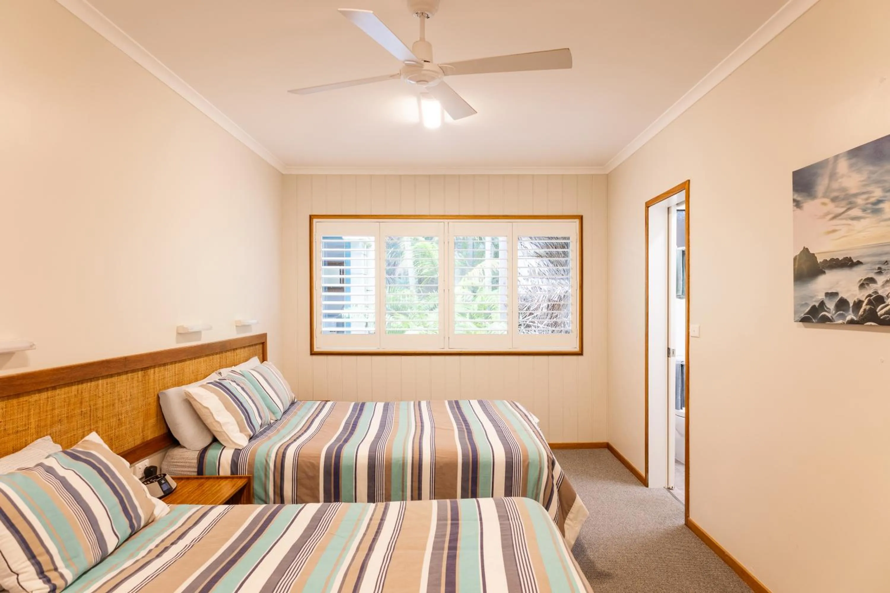 Bedroom, Bed in Somerset Apartments