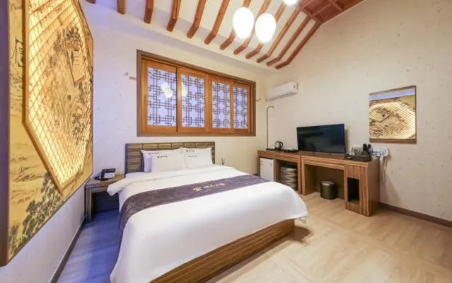 TV/Entertainment Center in Jeonju Hanok Hotel Kung