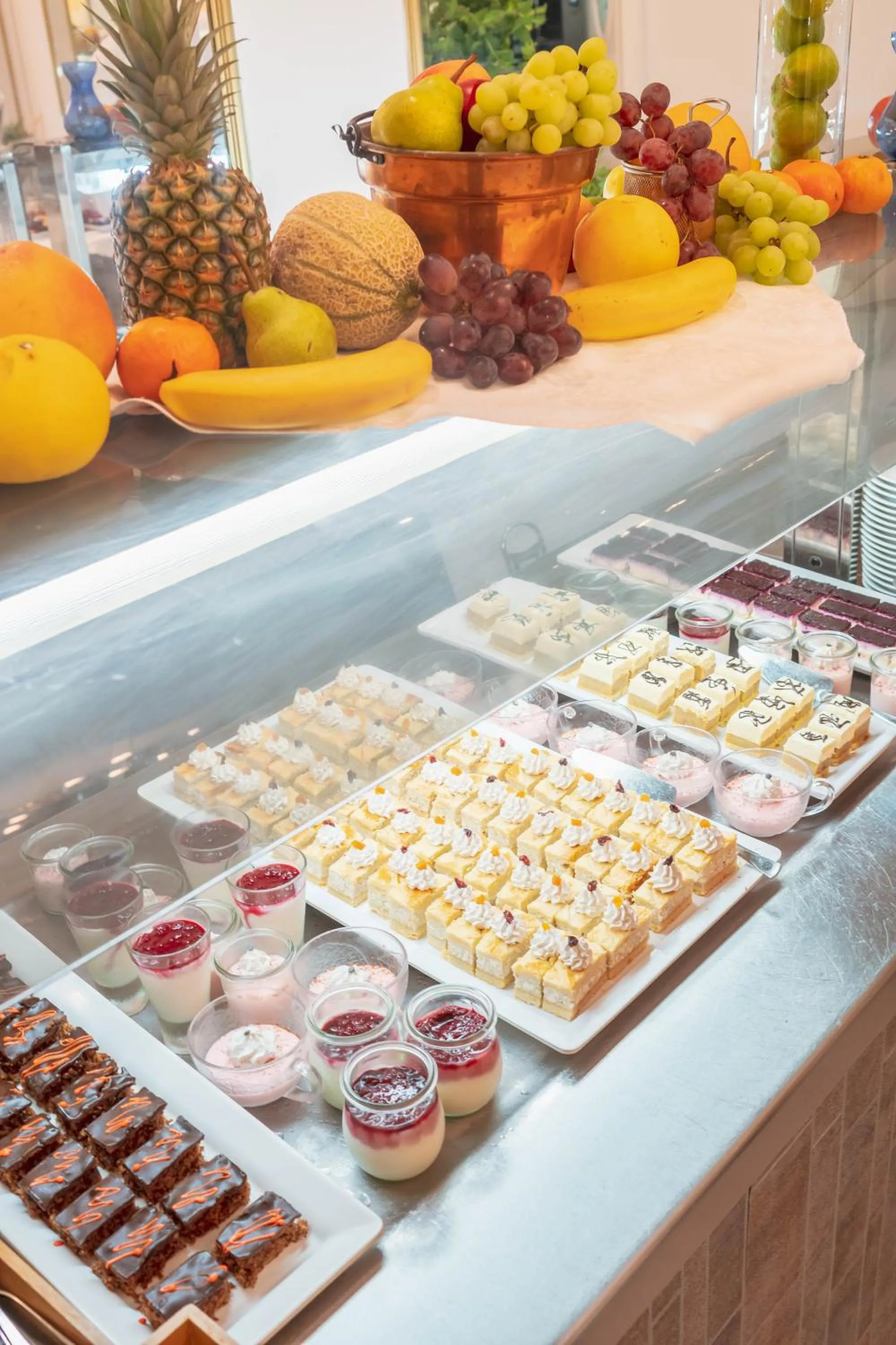 Restaurant/places to eat in Hotel Horizont