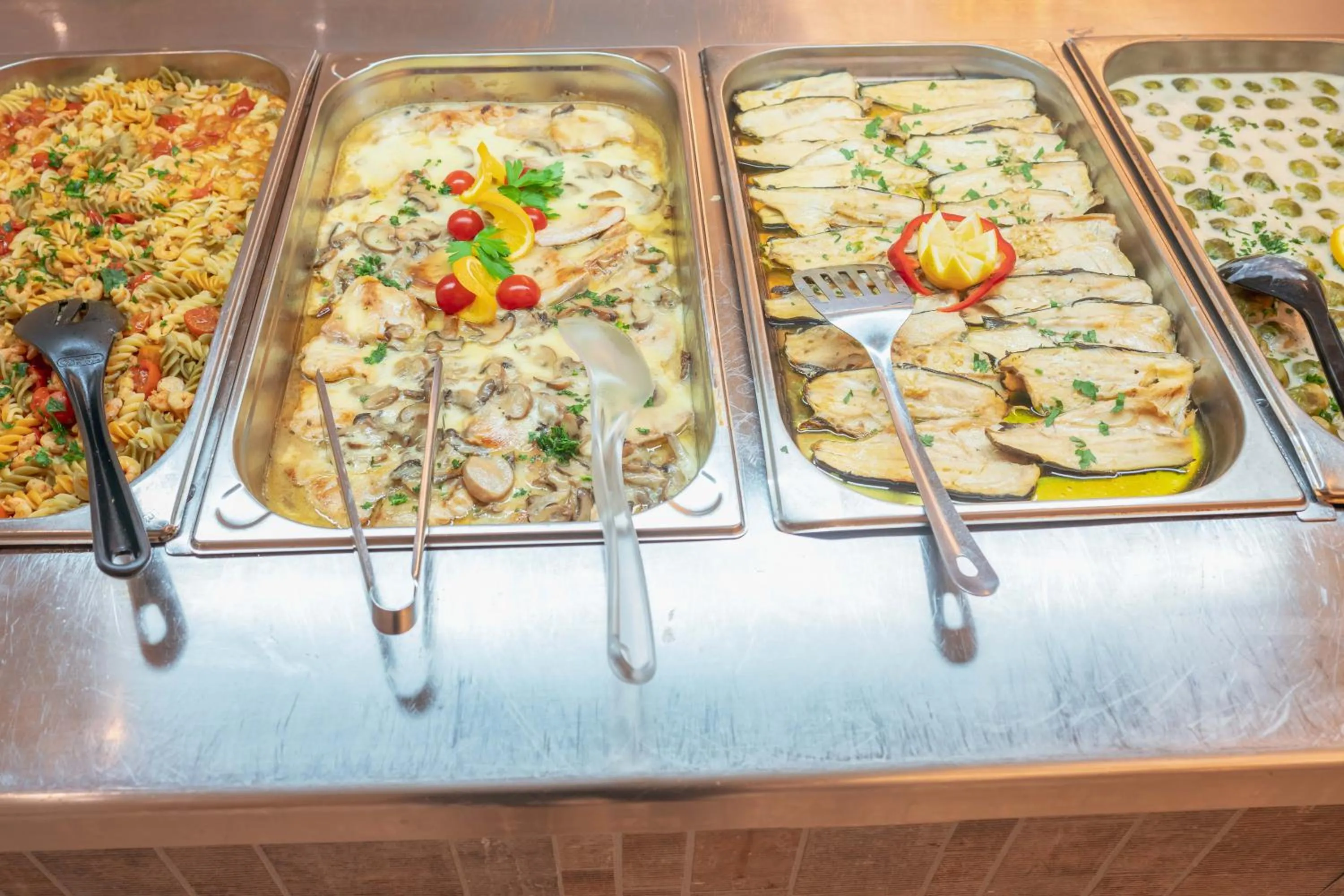 Restaurant/places to eat in Hotel Horizont