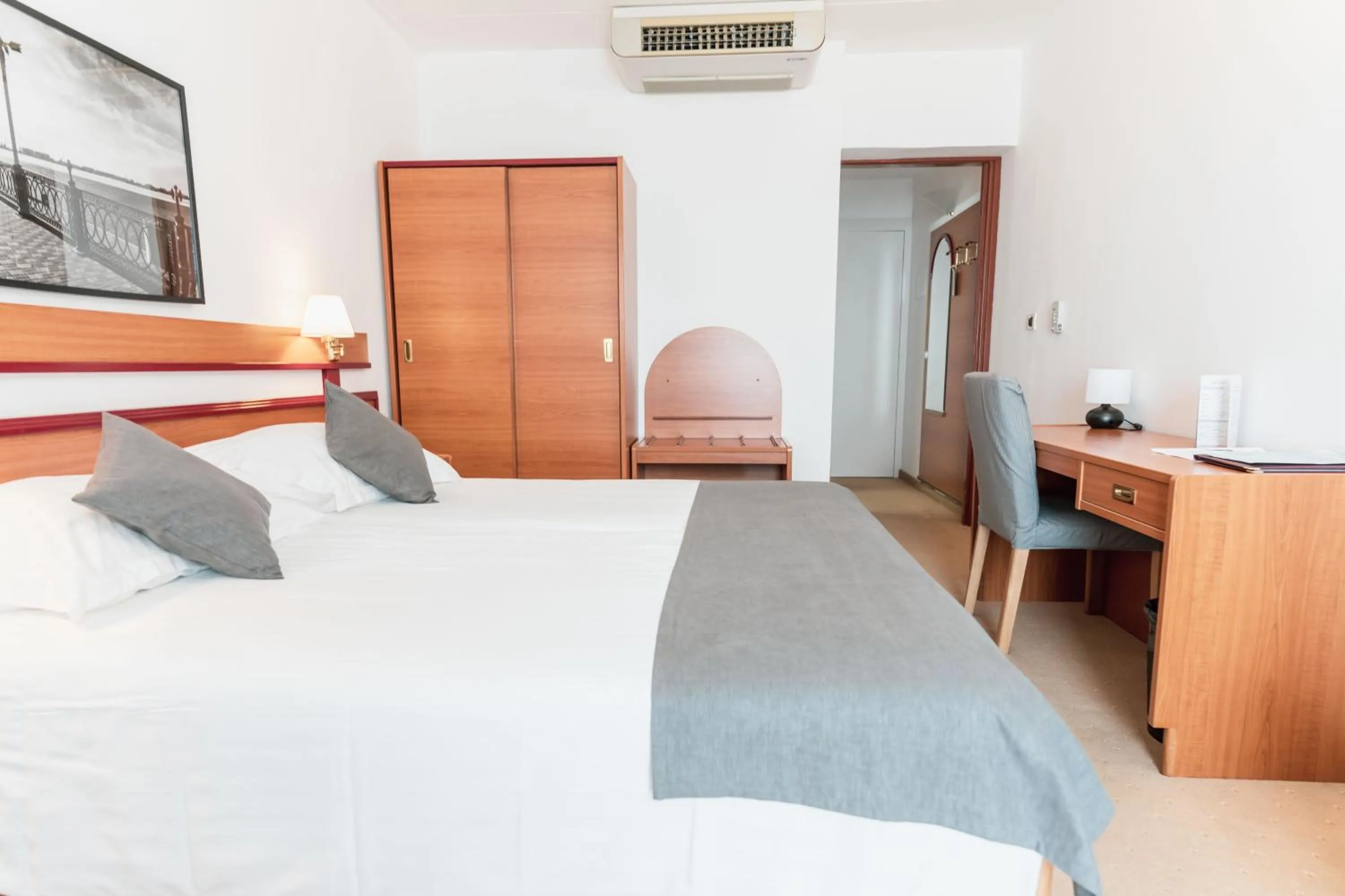 Photo of the whole room, Bed in Hotel Horizont