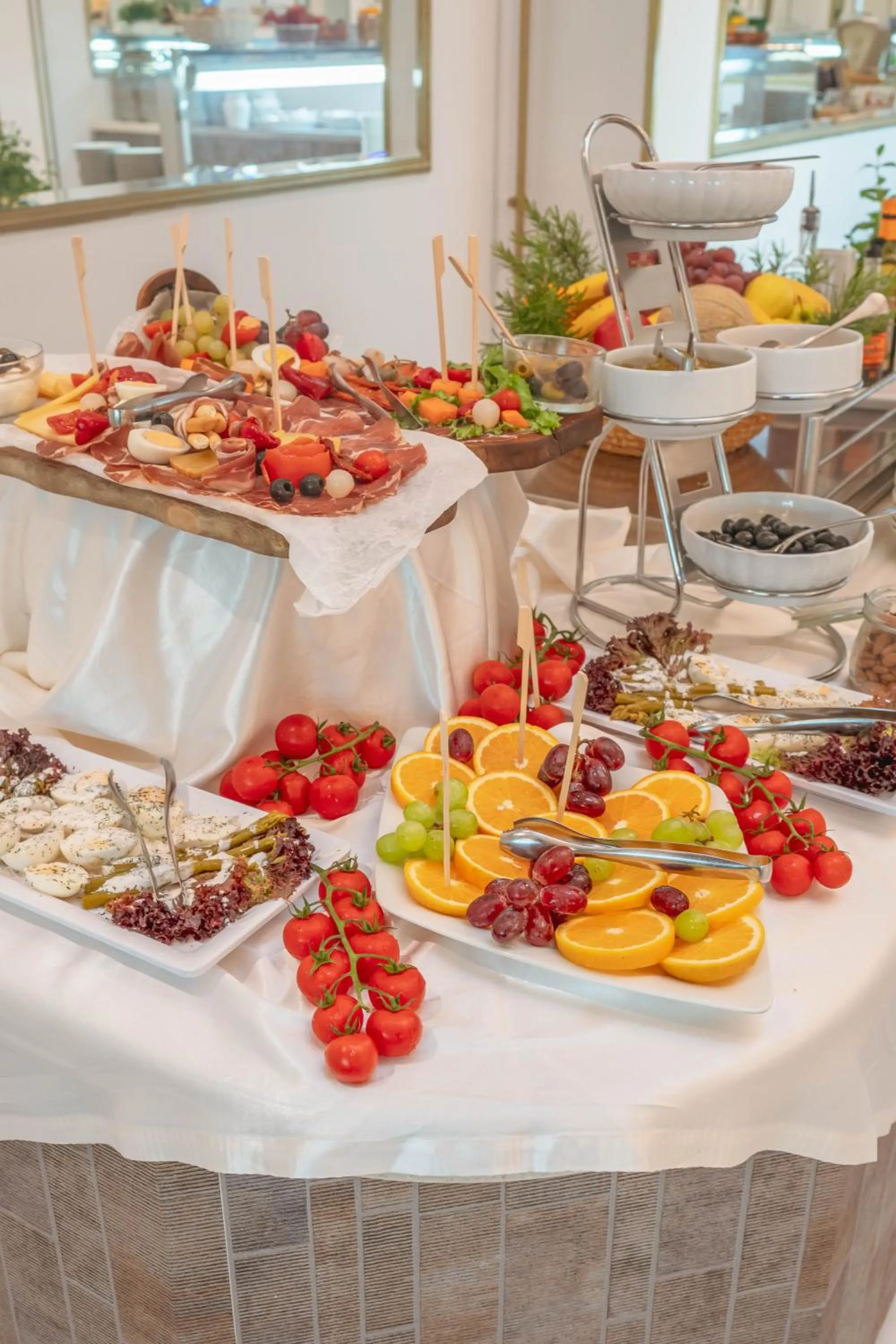 Restaurant/places to eat in Hotel Horizont