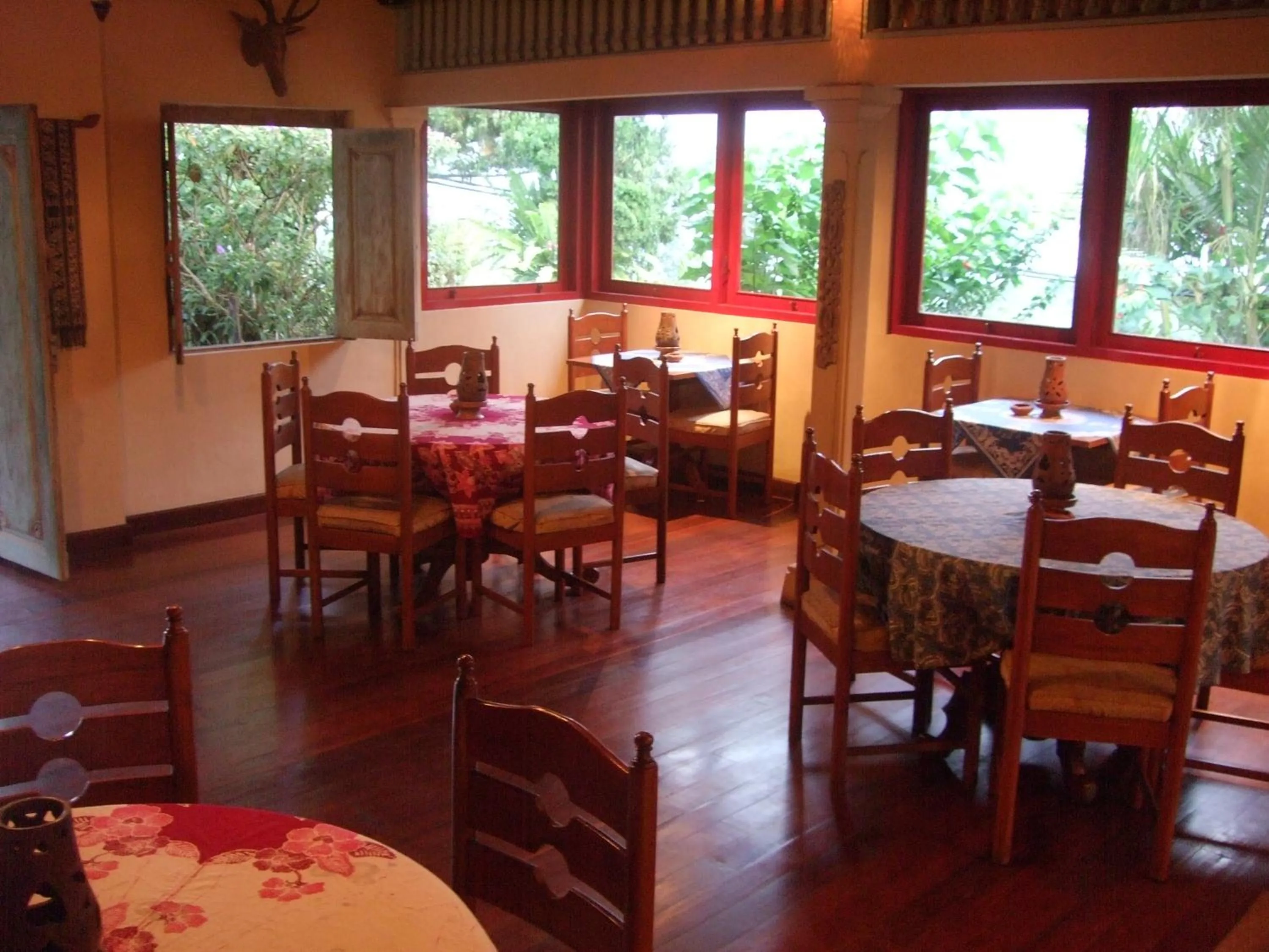 Restaurant/places to eat in Strawberry Hill Hotel & Restaurant