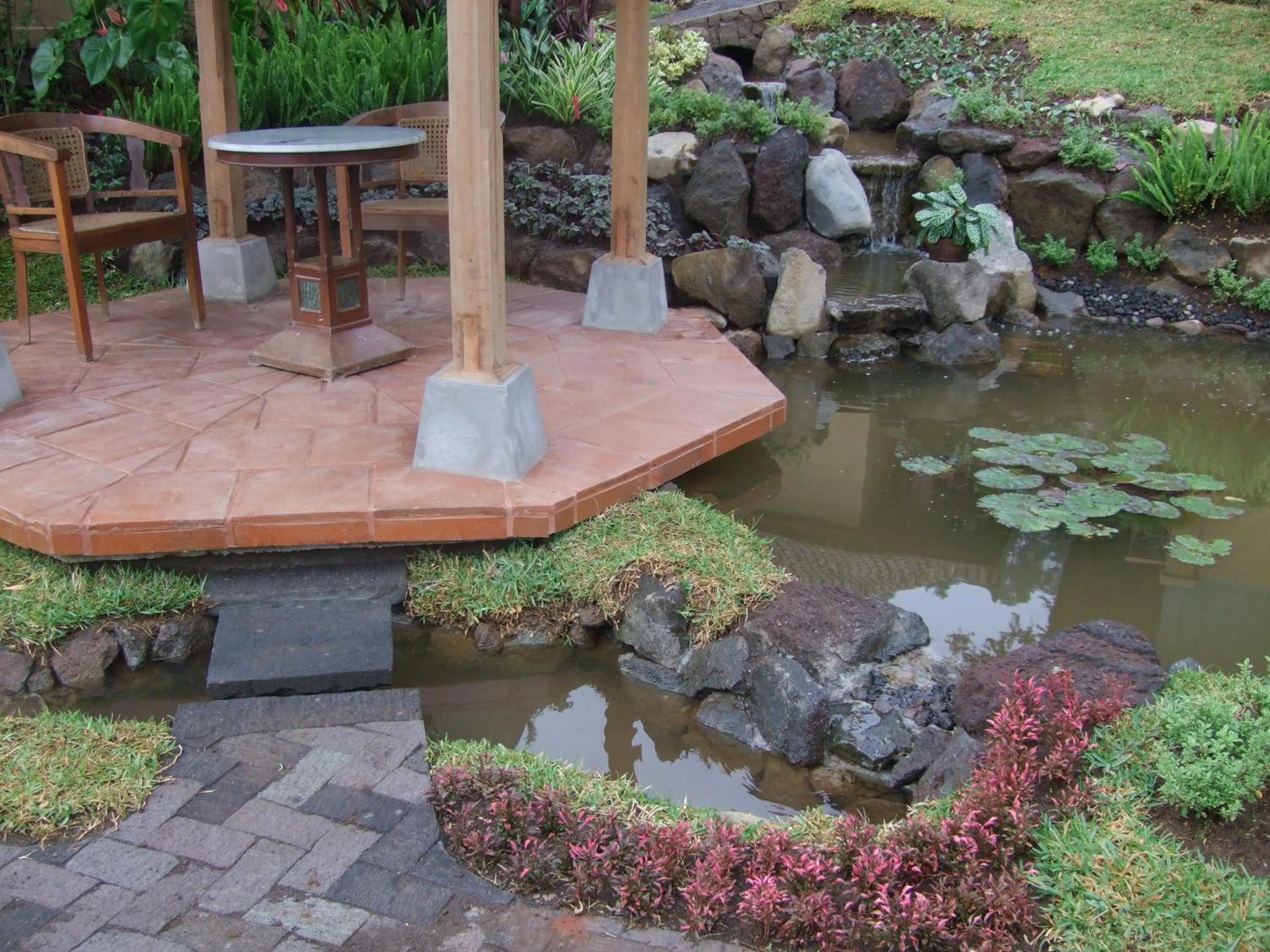 Garden in Strawberry Hill Hotel & Restaurant