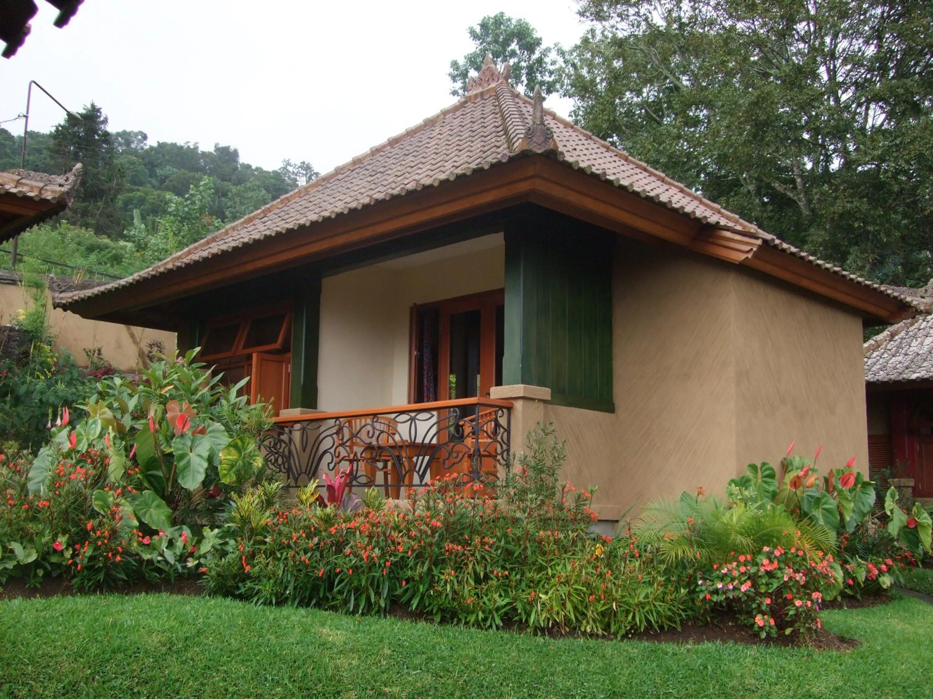 Garden view in Strawberry Hill Hotel & Restaurant