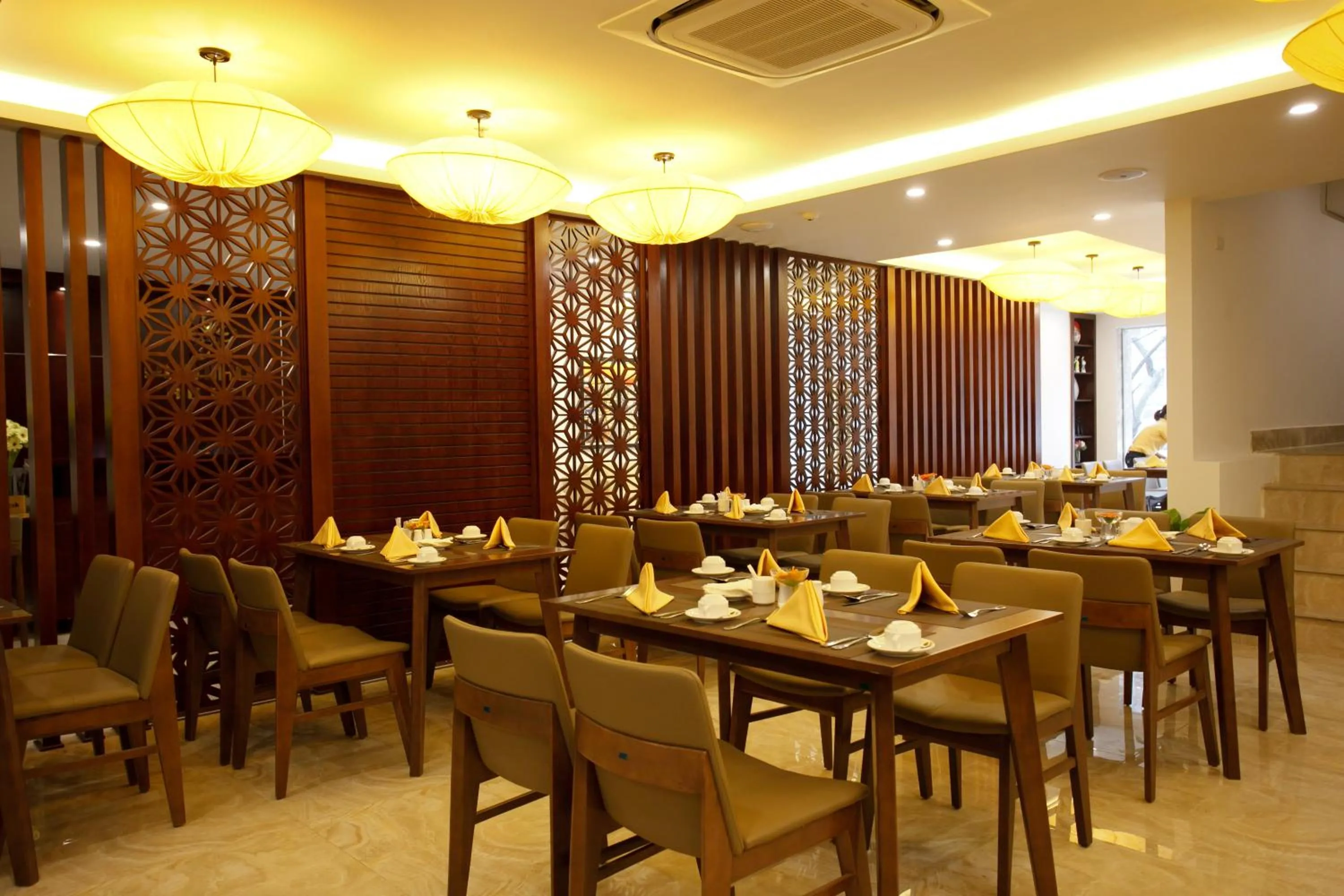 Restaurant/places to eat in Hanoi Pomihoa Hotel