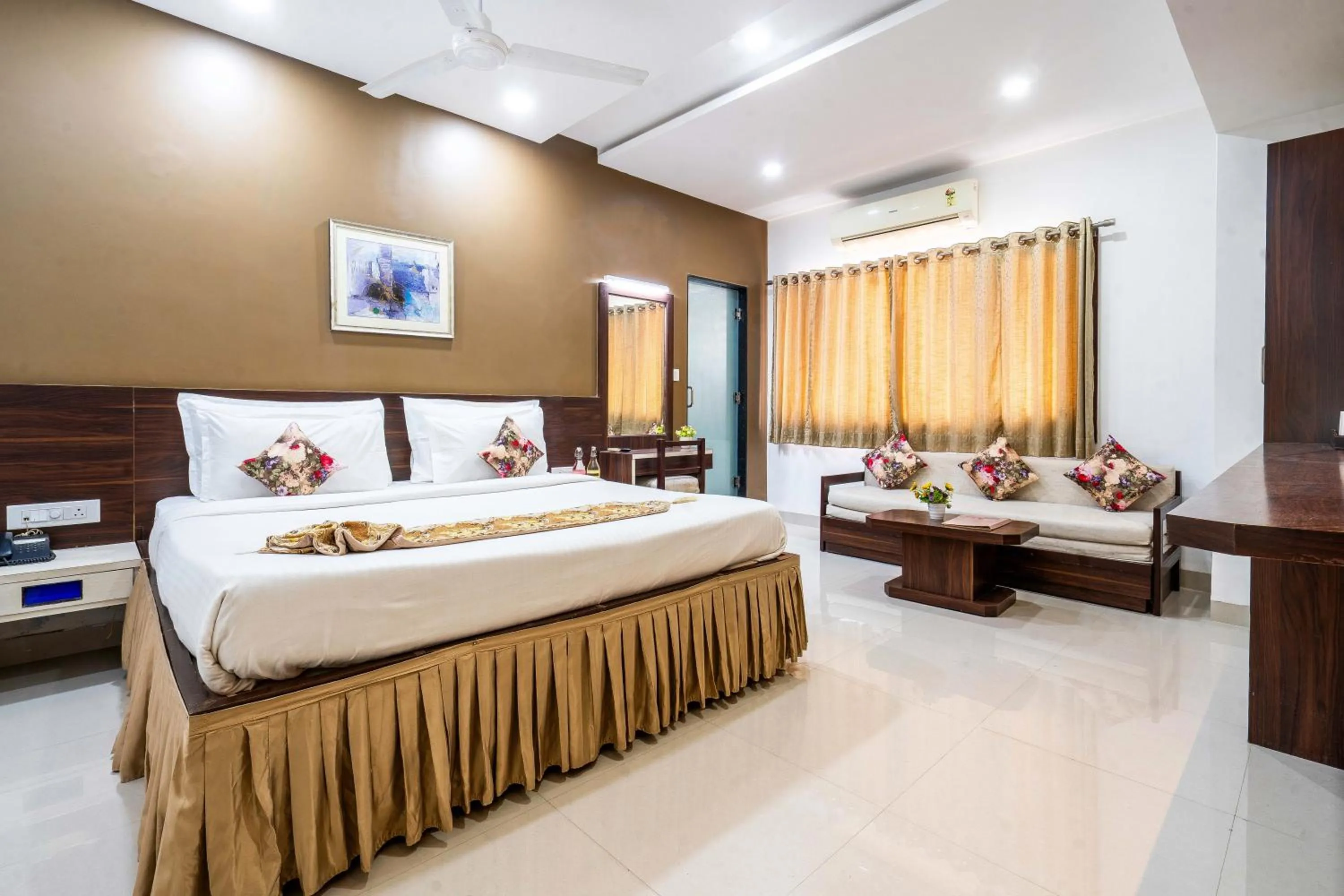 Bed in Hotel Ashish Palace