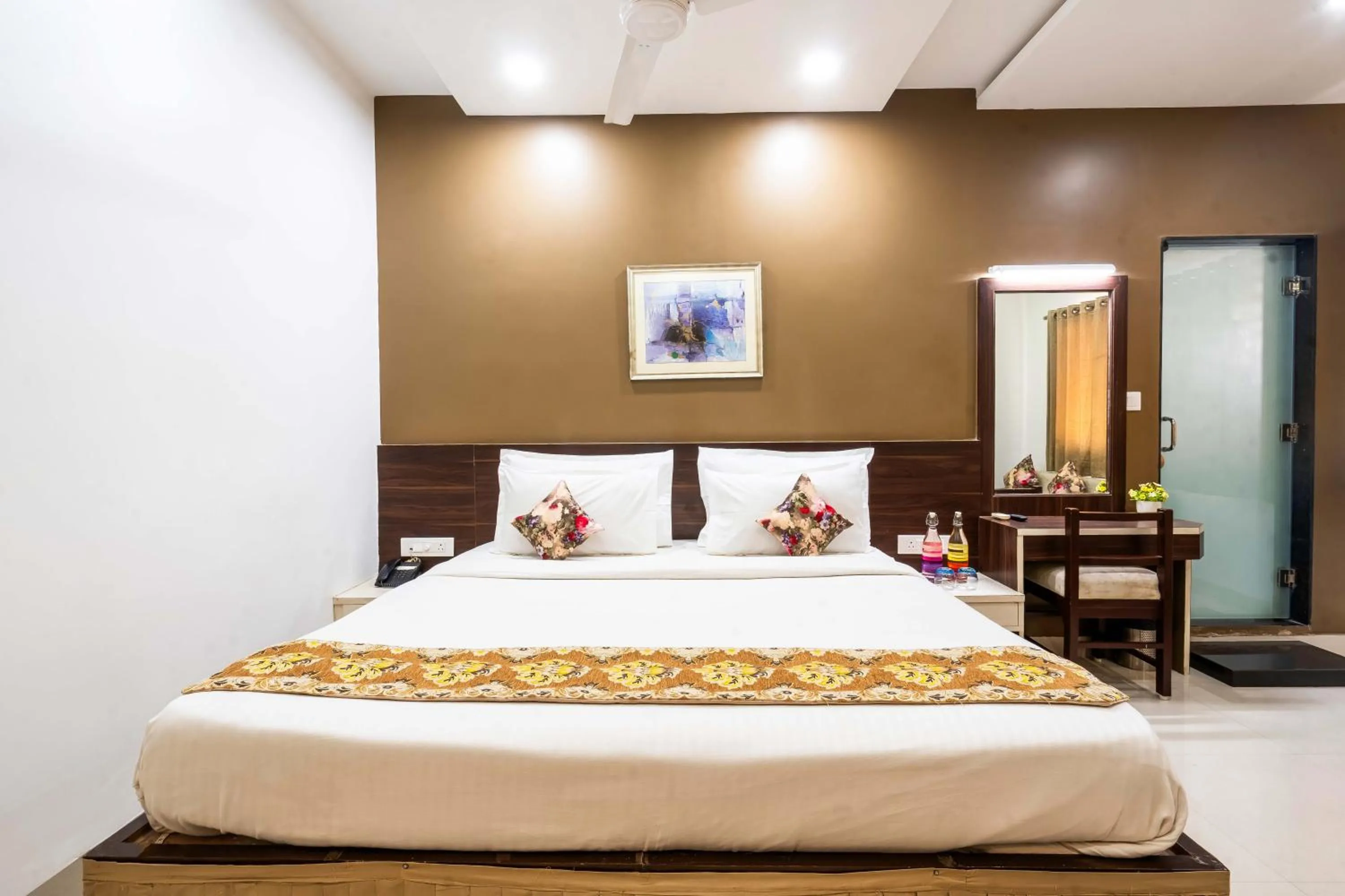 Bed in Hotel Ashish Palace