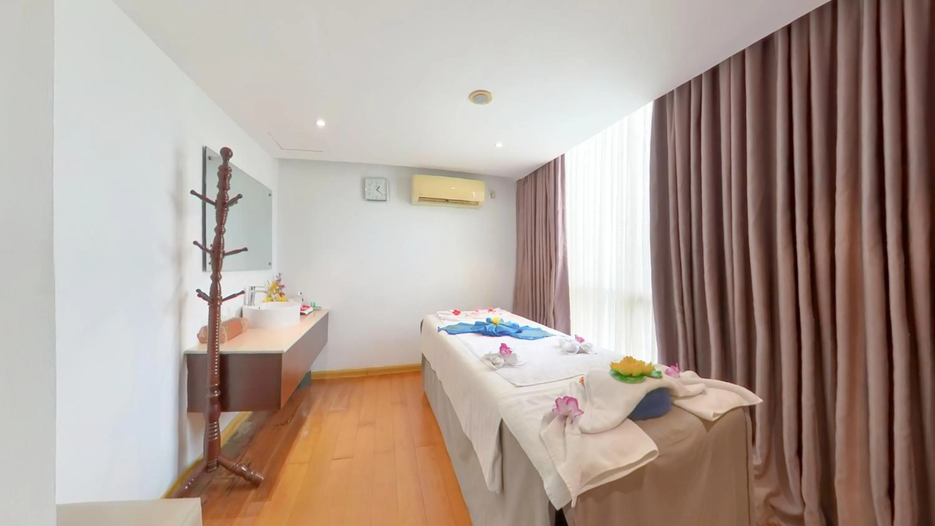 Massage, Bed in Golden Tulip The Grandmark-Dhaka