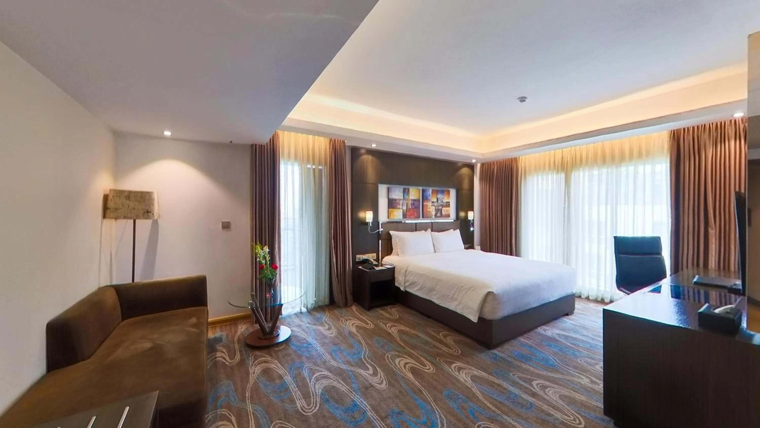 Guests, Bed in Golden Tulip The Grandmark-Dhaka