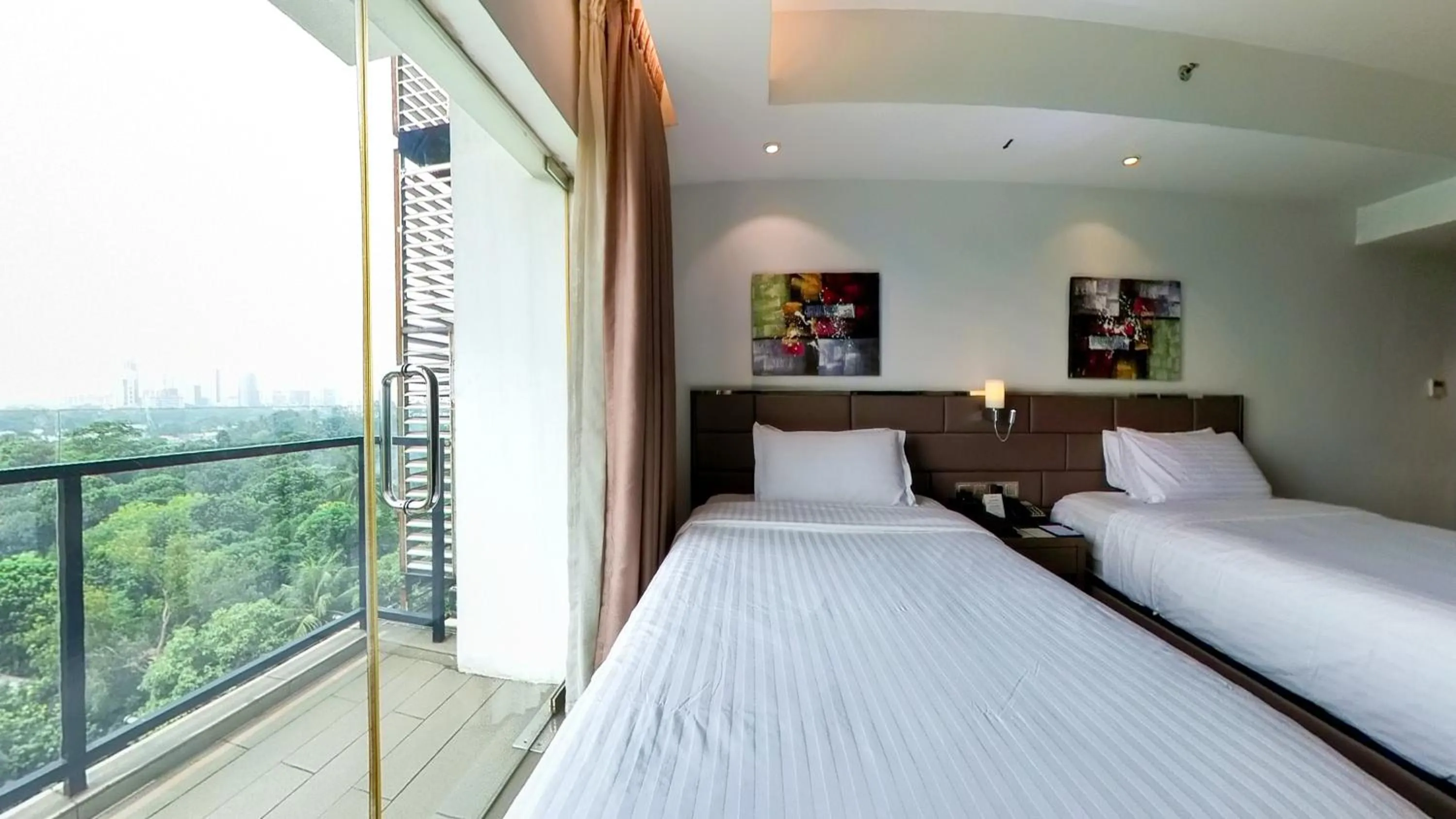 Bed in Golden Tulip The Grandmark-Dhaka