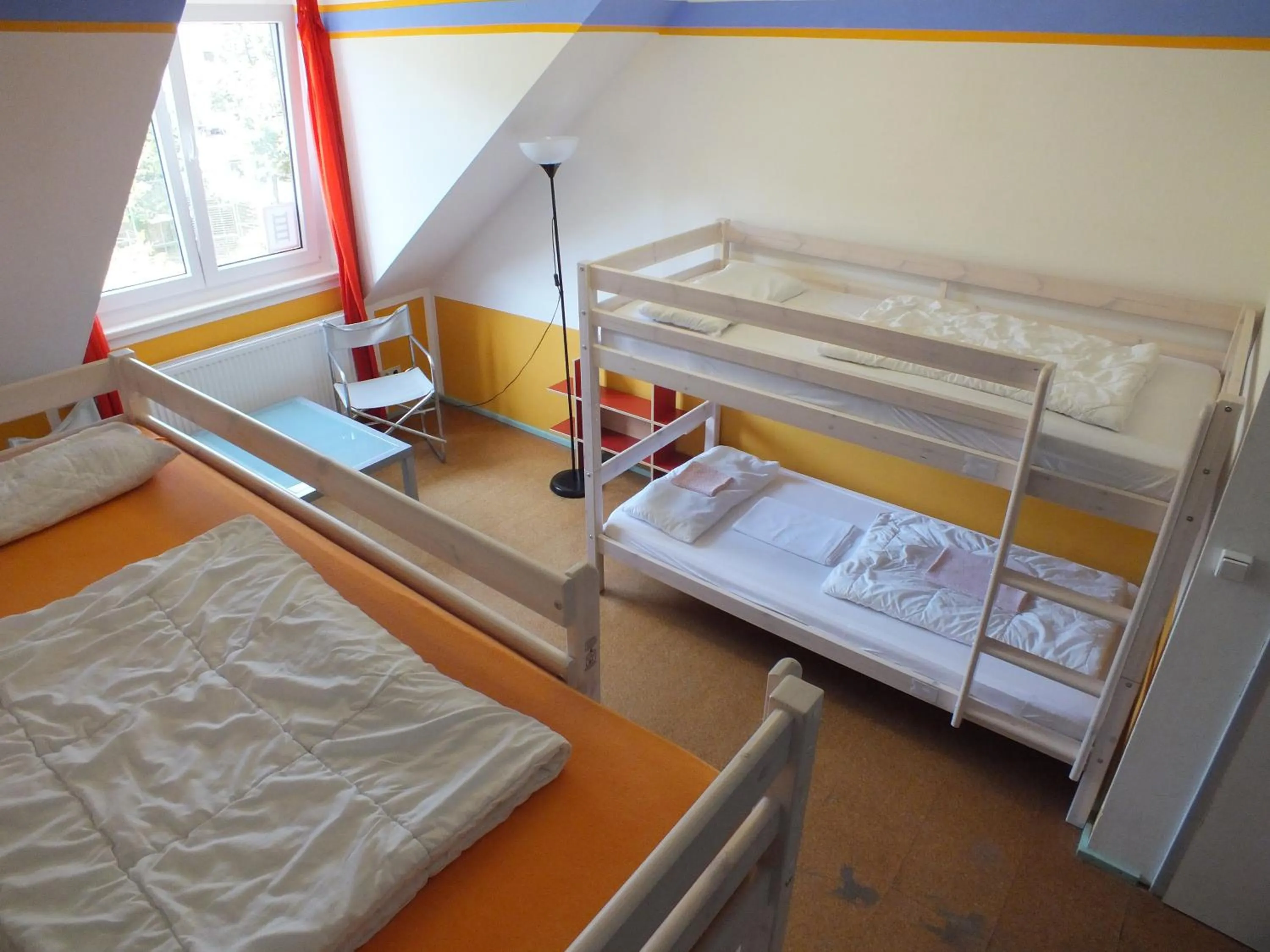 Photo of the whole room, Bed in Max Hostel