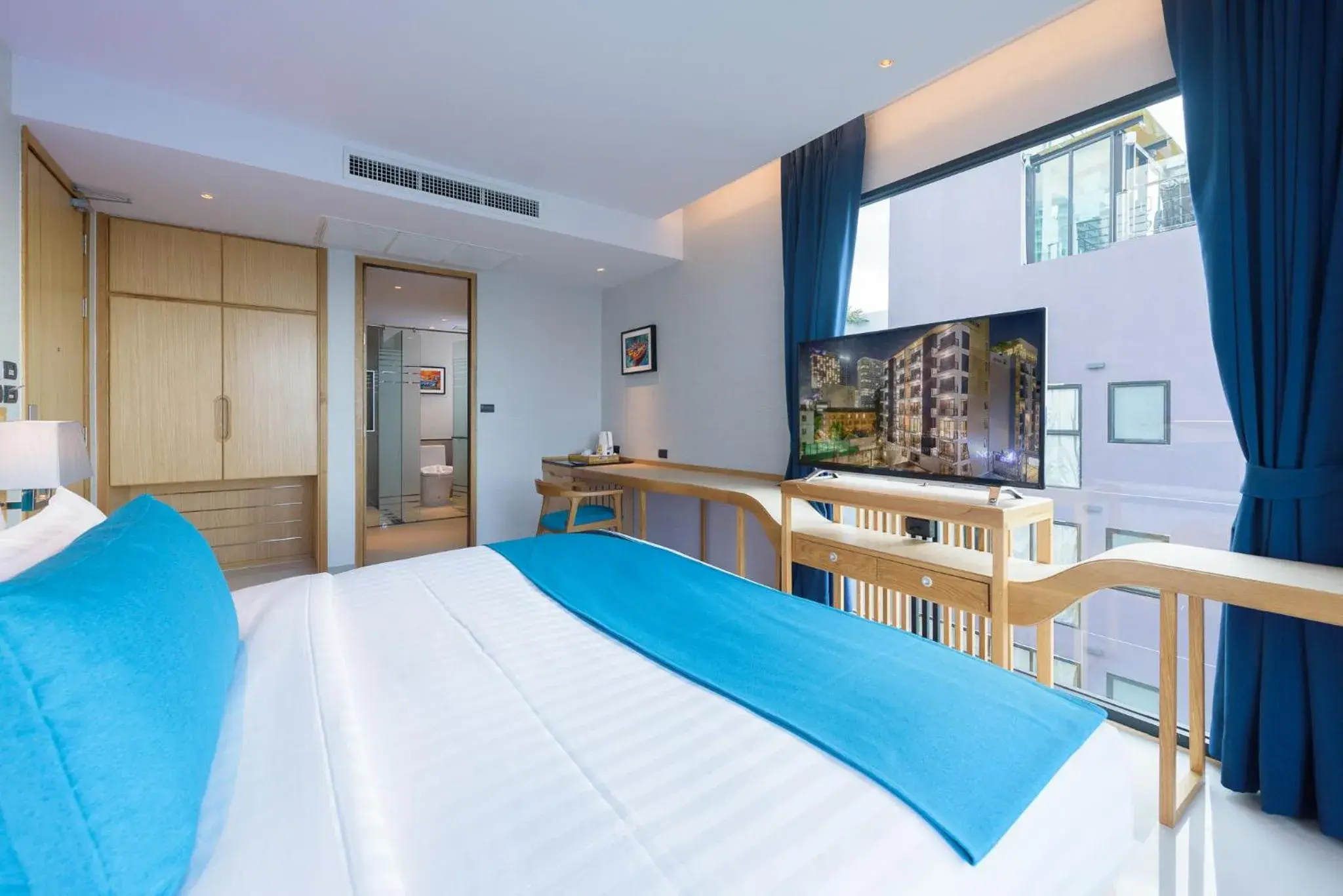 Double Room with Balcony and Sea View in Deep Blue Z10 Double Room with Balcony and Sea View in Deep Blue Z10
