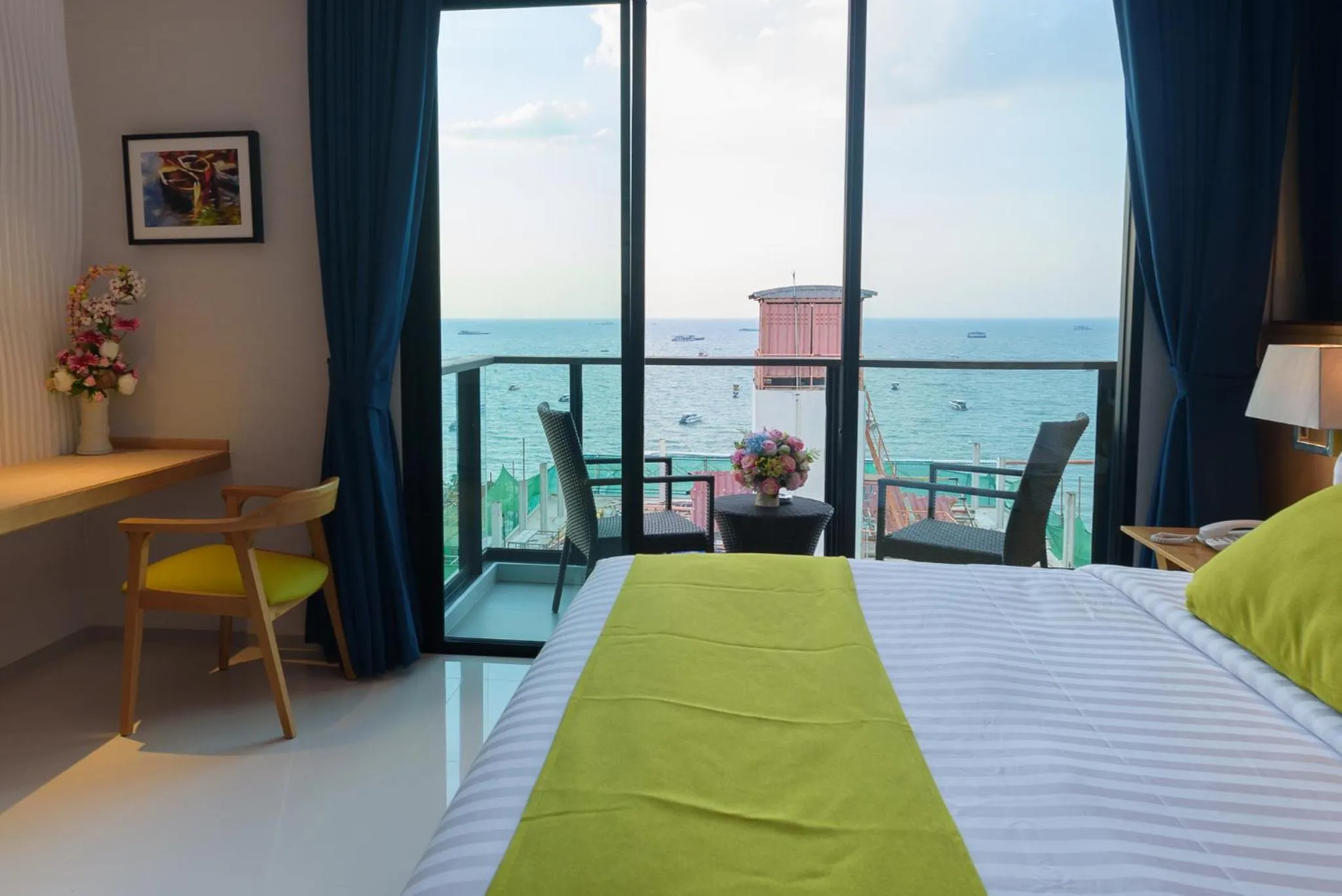 Bedroom, Bed in Deep Blue Z10