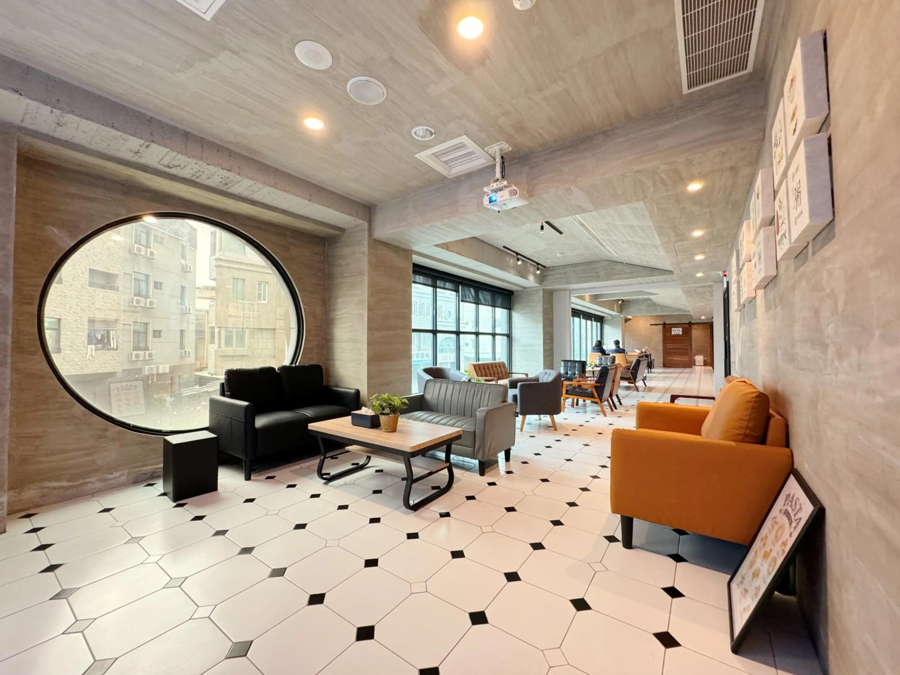 Seating area in Roaders Hotel Tainan ChengDa