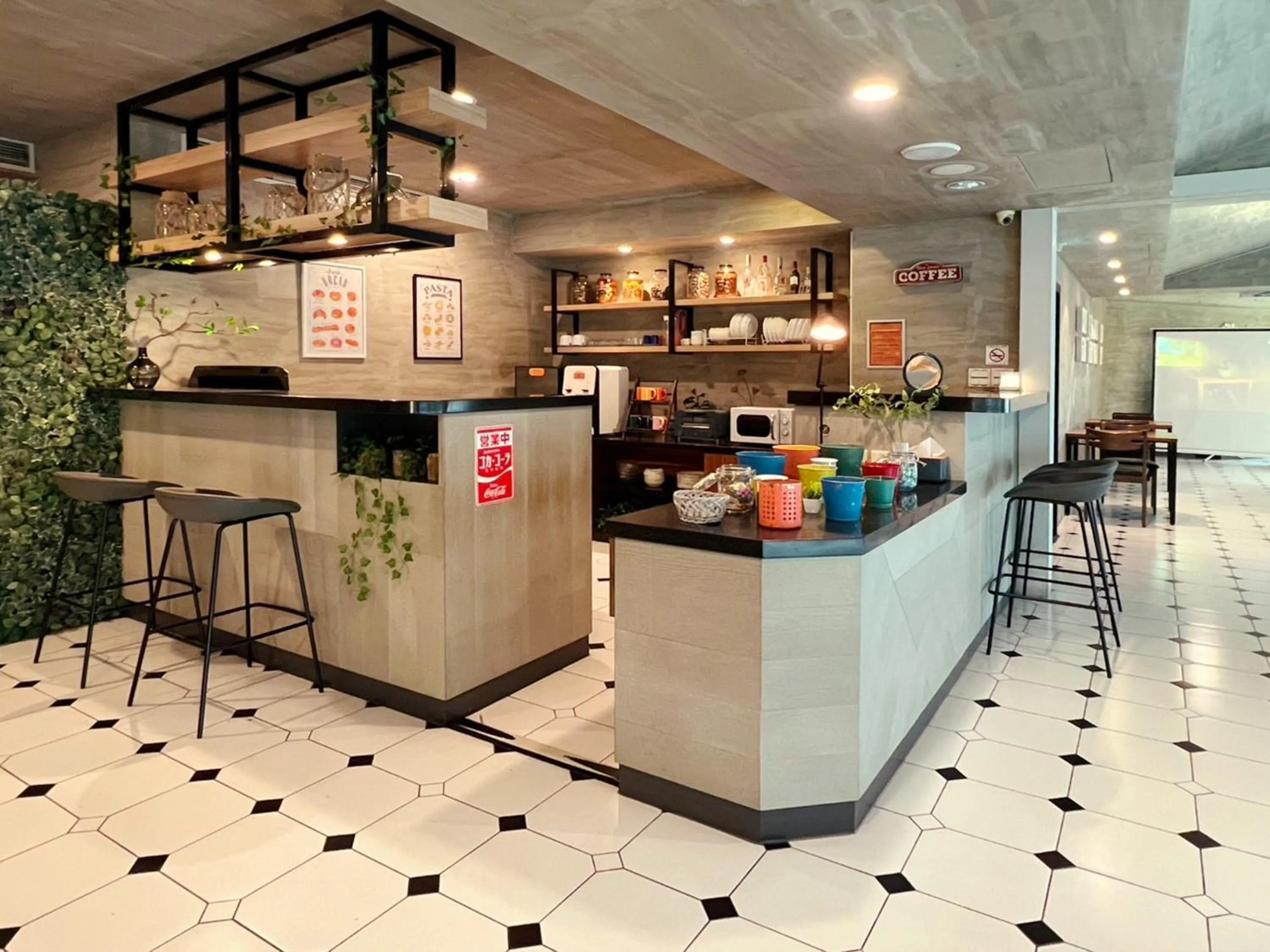 Communal lounge/ TV room in Roaders Hotel Tainan ChengDa