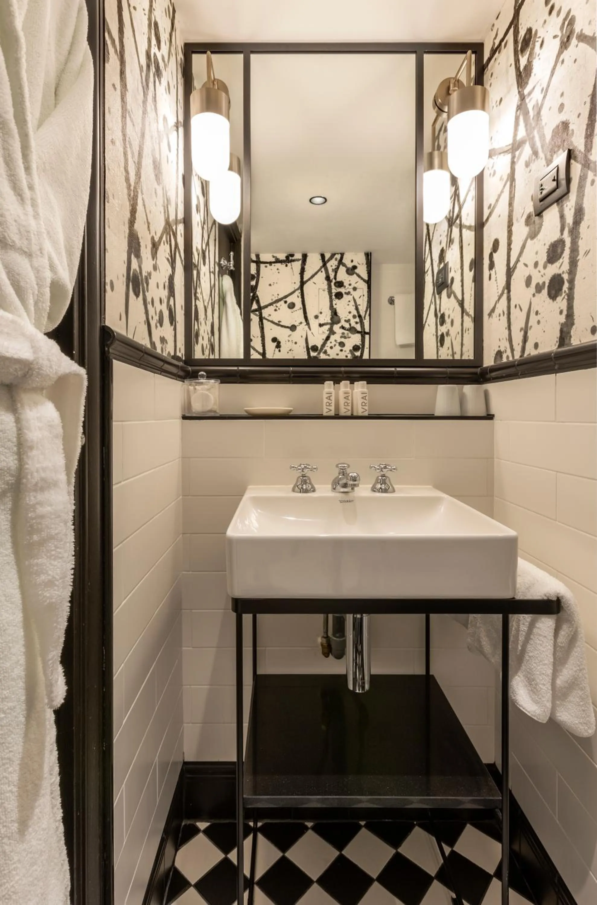 Bathroom in Hôtel Thérèse