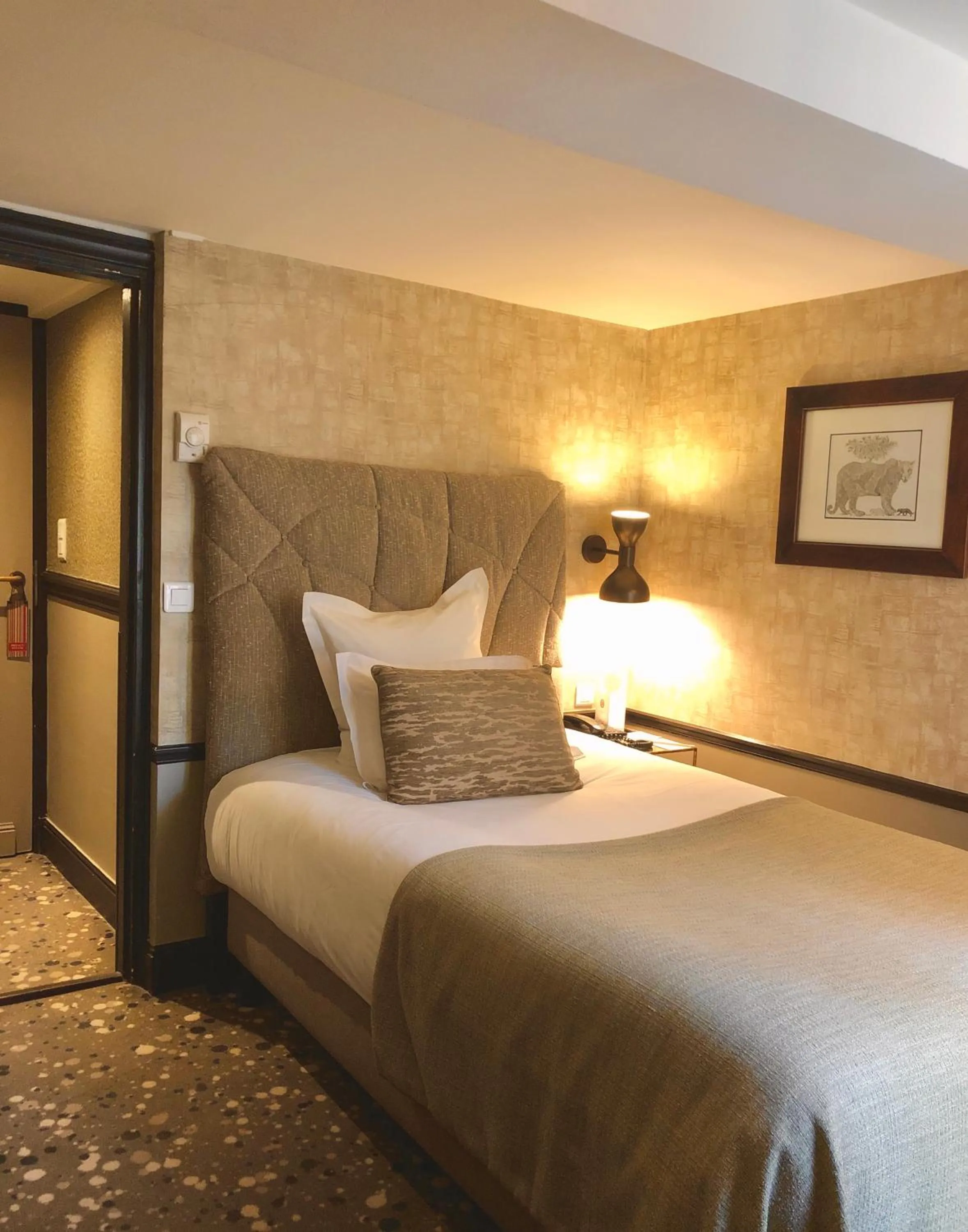 Bed in Hôtel Thérèse