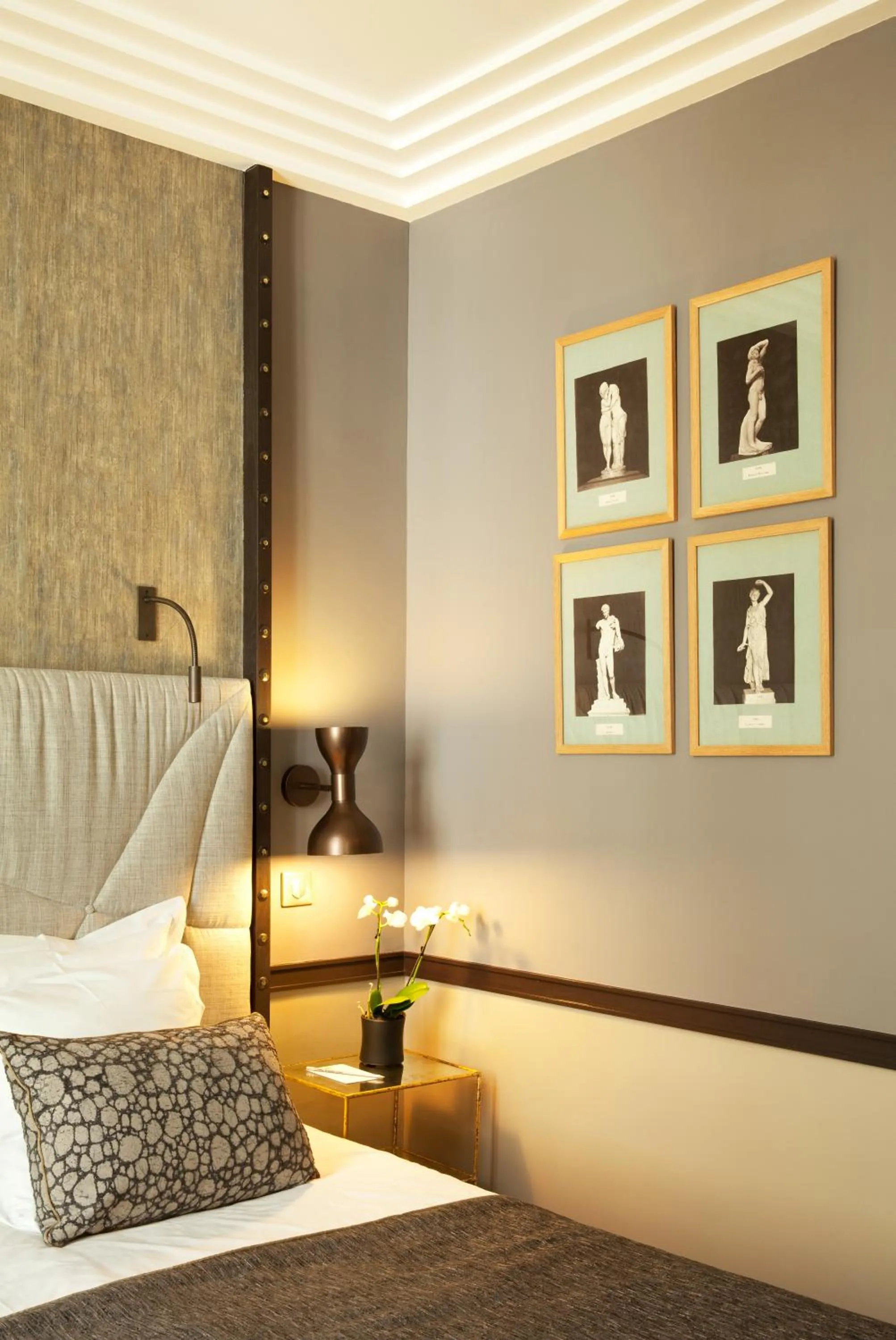 Bedroom, Bed in Hôtel Thérèse