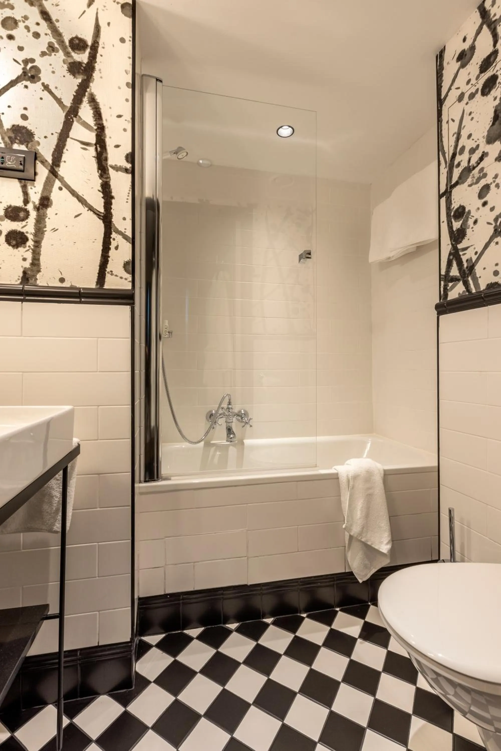 Bathroom in Hôtel Thérèse
