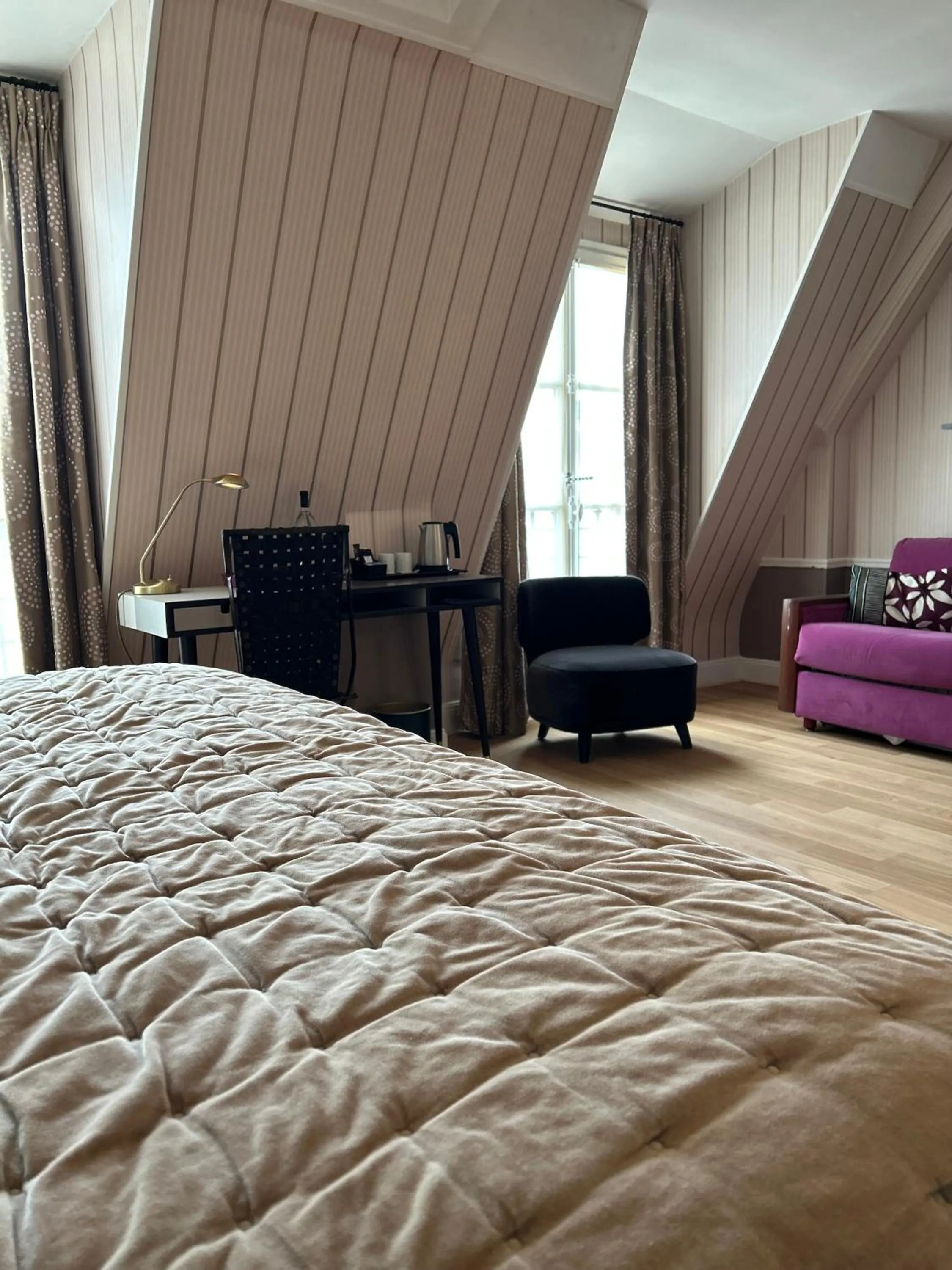 Seating area, Bed in Hôtel Thérèse