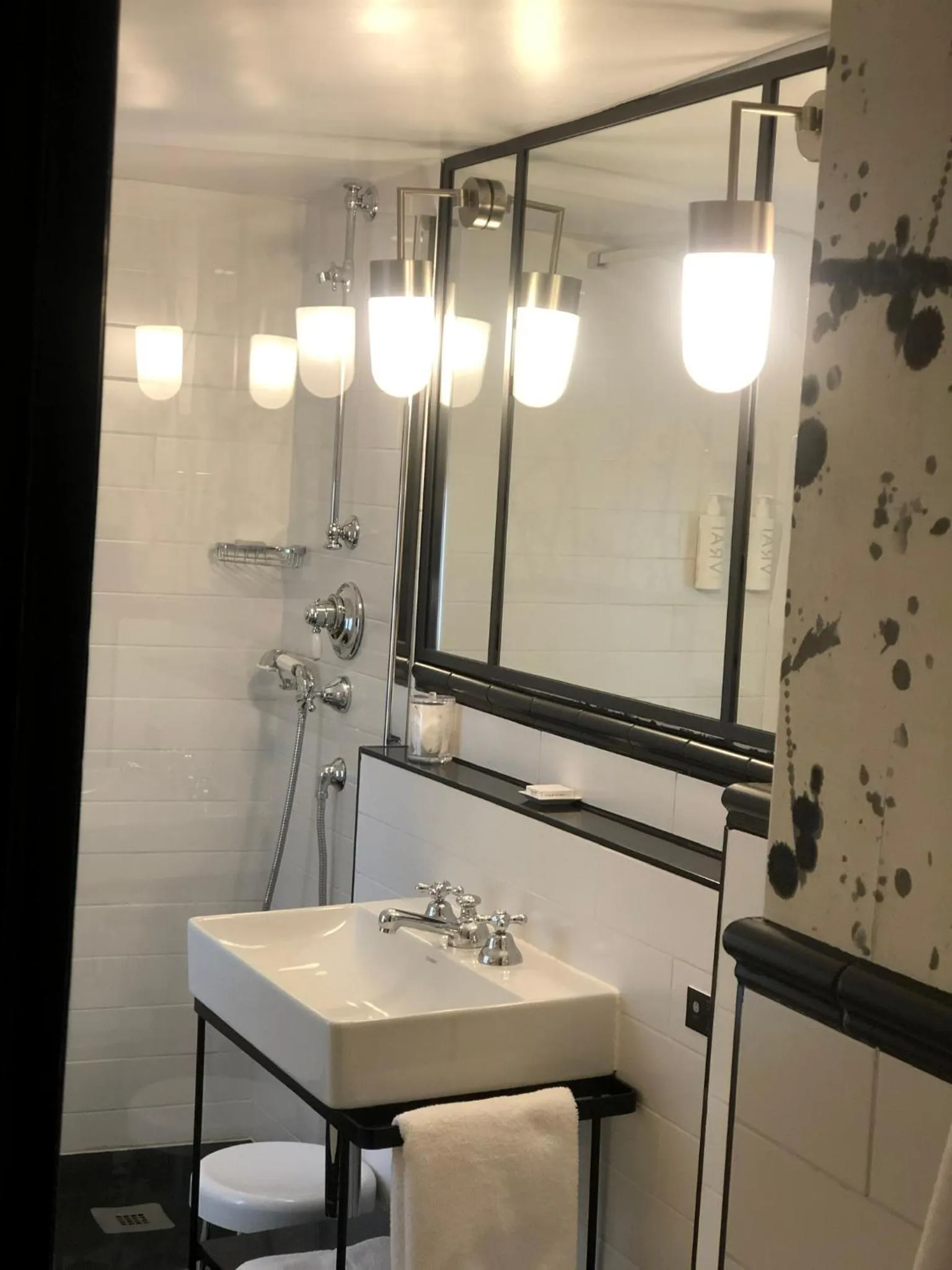 Bathroom in Hôtel Thérèse