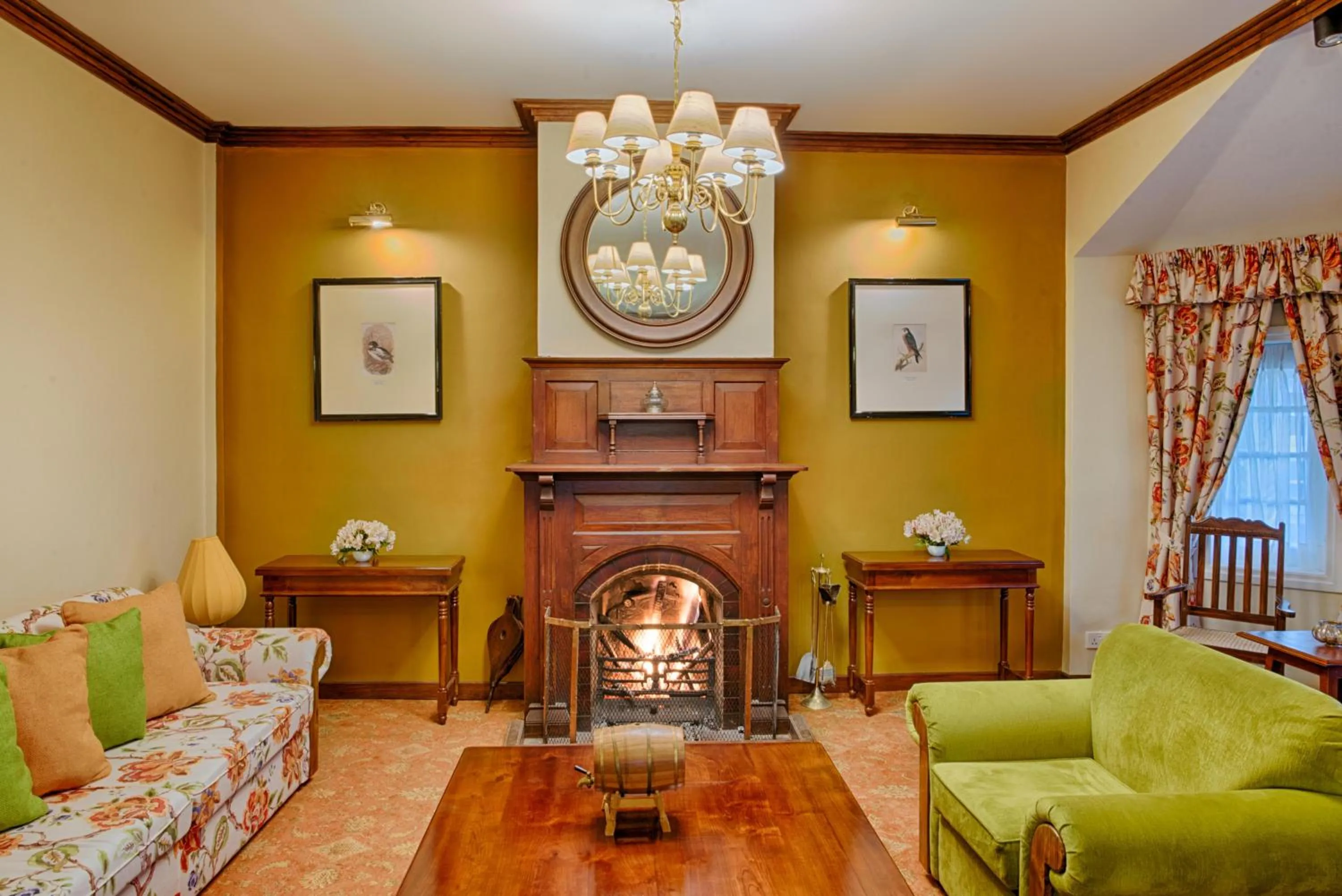 Communal lounge/ TV room in Jetwing Oatlands Bungalow