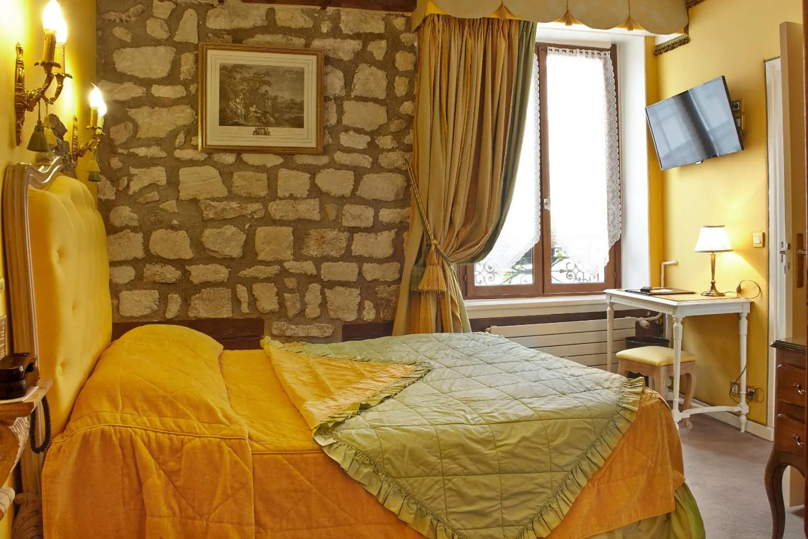 Double Room in Grand Hôtel Dechampaigne Double Room in Grand Hôtel Dechampaigne